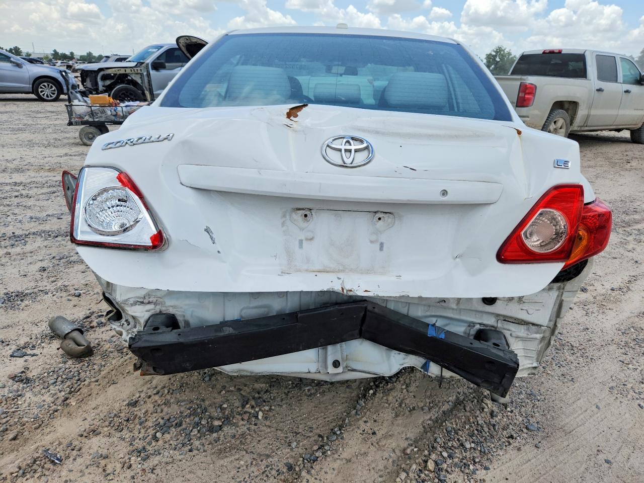 2010 Toyota Corolla Le White vin: 2T1BU4EE6AC380980