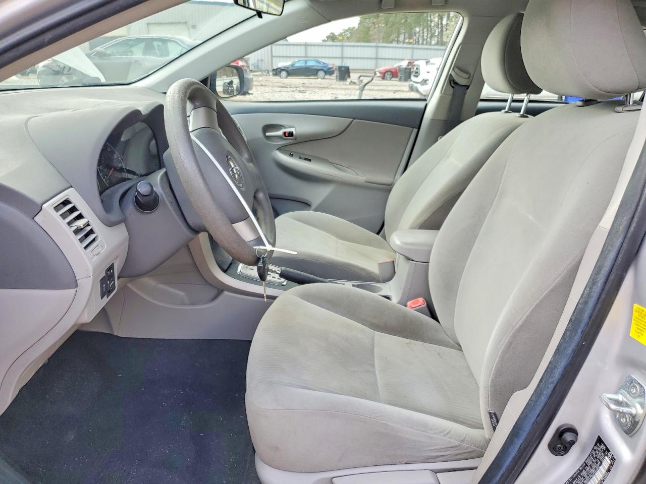 2010 Toyota Corolla Le Silver vin: 2T1BU4EE6AC503032