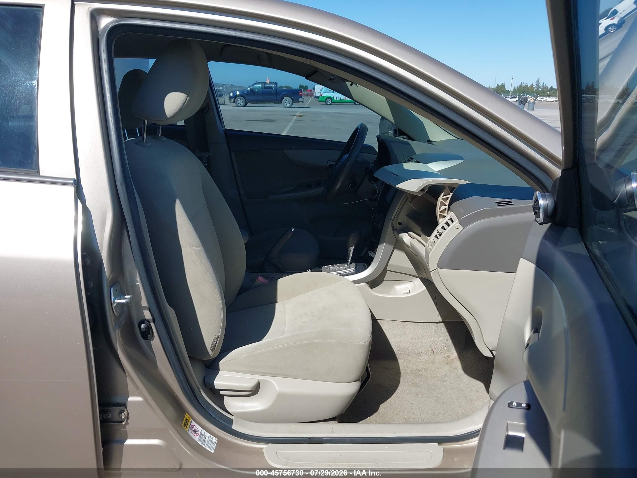 2010 Toyota Corolla Le Gold vin: 2T1BU4EE6AC504035