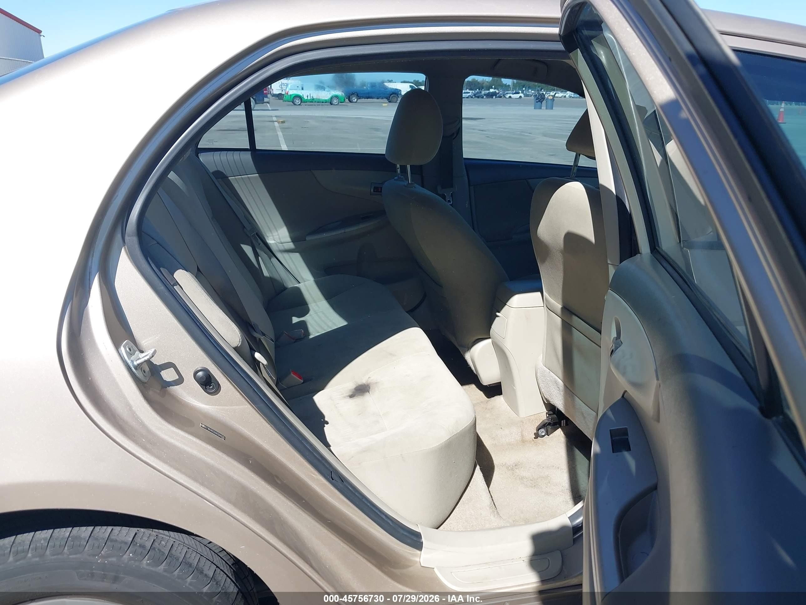 2010 Toyota Corolla Le Gold vin: 2T1BU4EE6AC504035