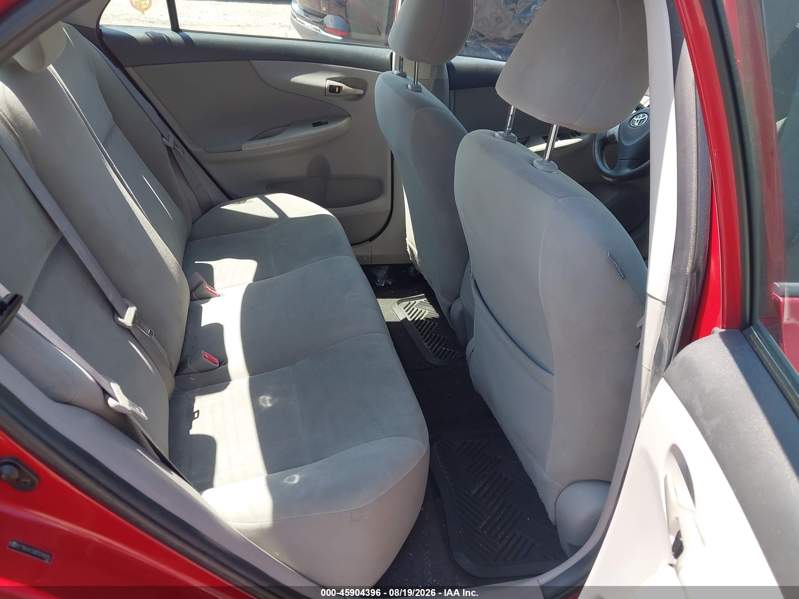 2011 Toyota Corolla Le Red vin: 2T1BU4EE6BC578976