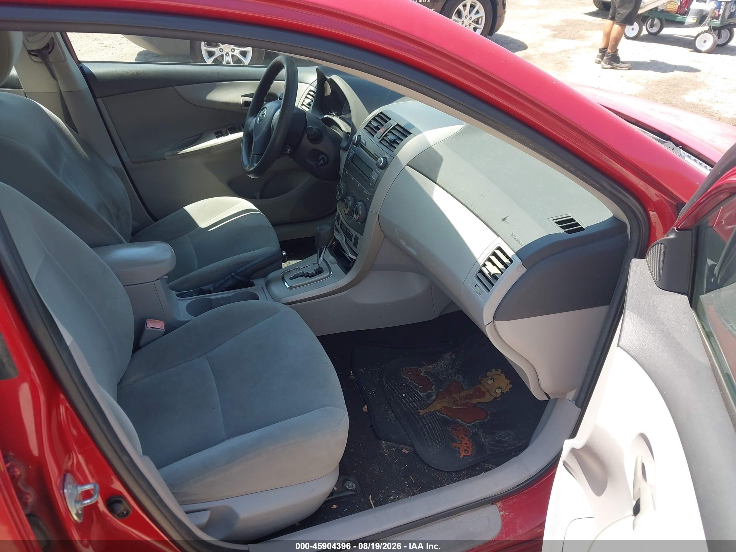 2011 Toyota Corolla Le Red vin: 2T1BU4EE6BC578976