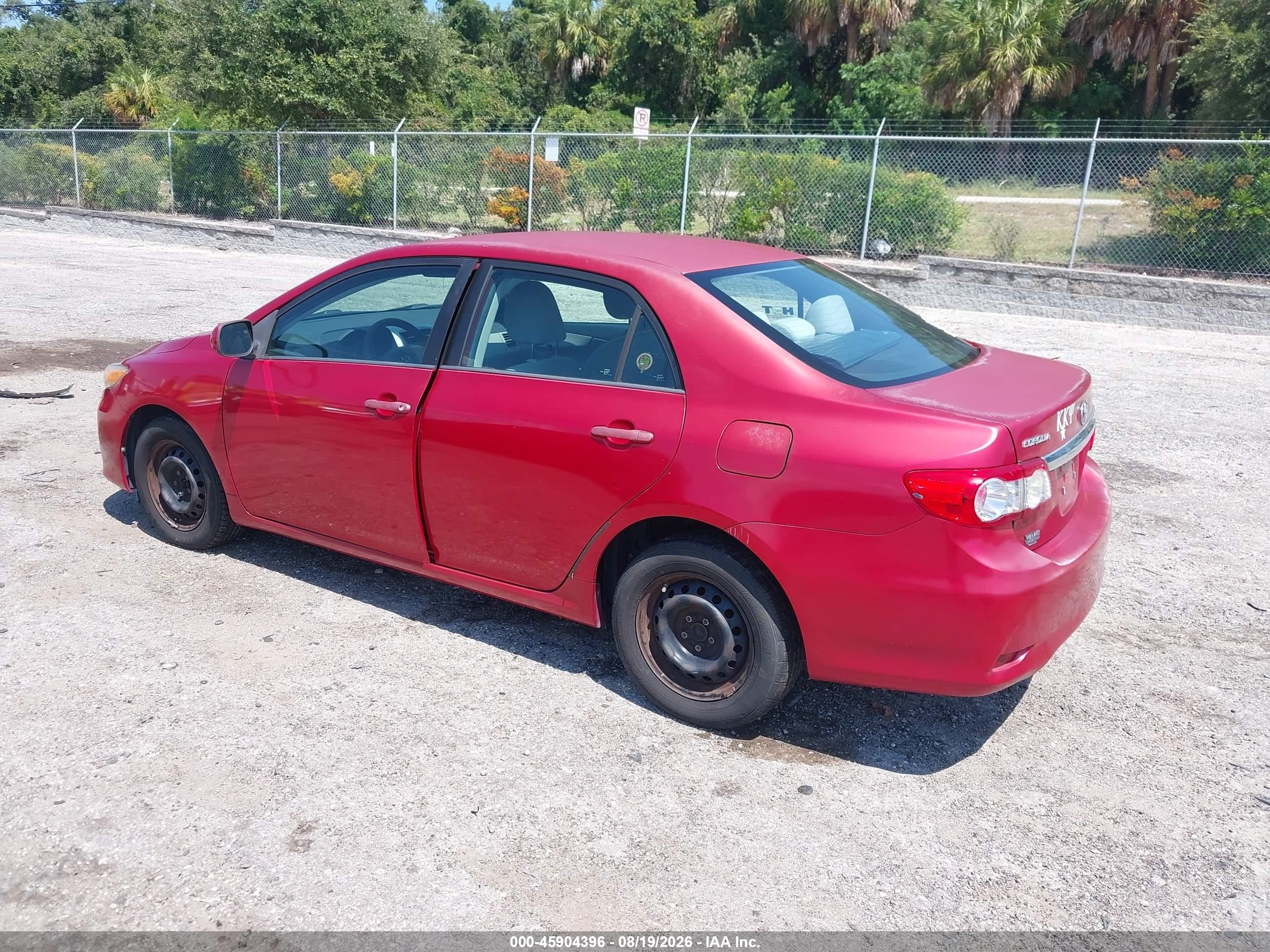 2011 Toyota Corolla Le Red vin: 2T1BU4EE6BC578976