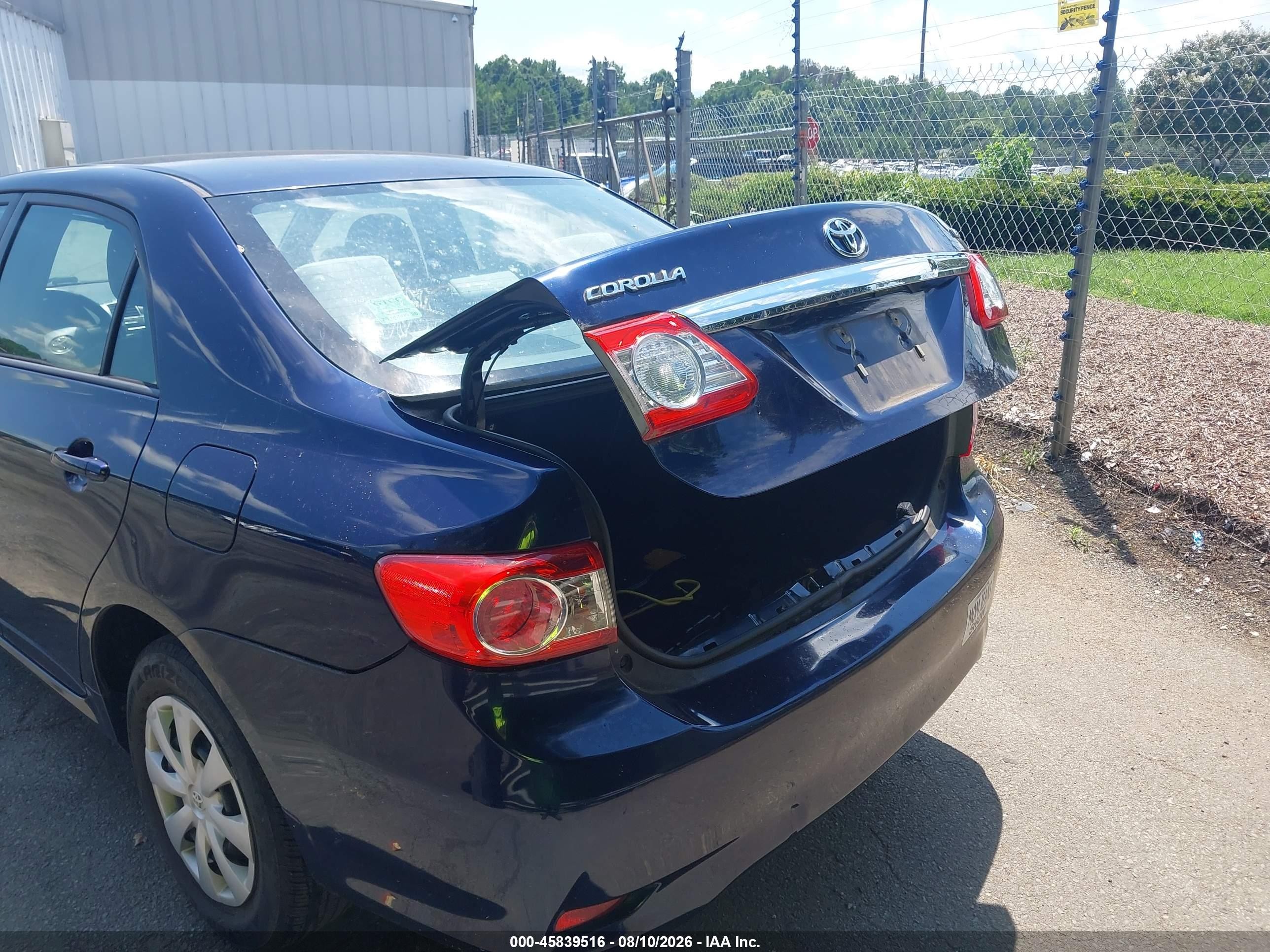2011 Toyota Corolla Le Blue vin: 2T1BU4EE6BC605643