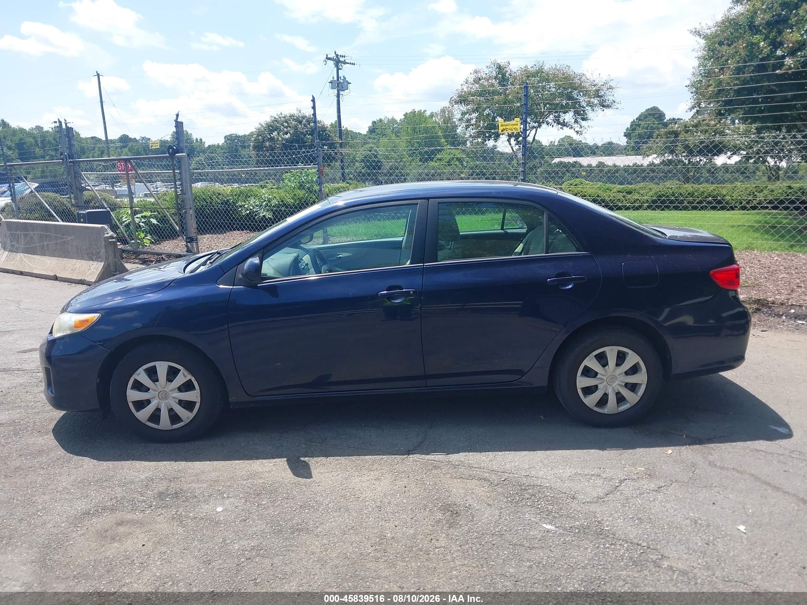2011 Toyota Corolla Le Blue vin: 2T1BU4EE6BC605643