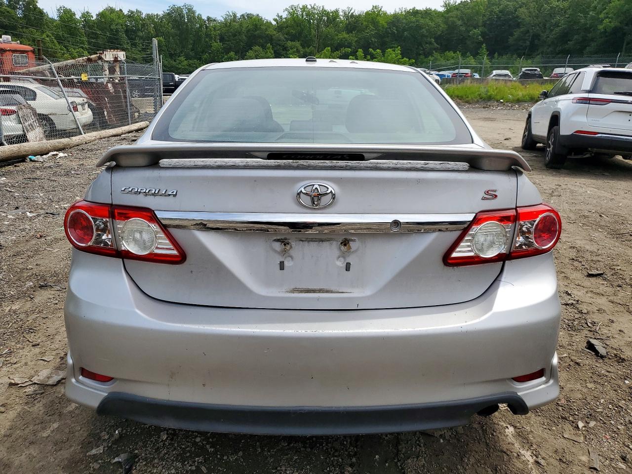 2011 Toyota Corolla S Silver vin: 2T1BU4EE6BC635077