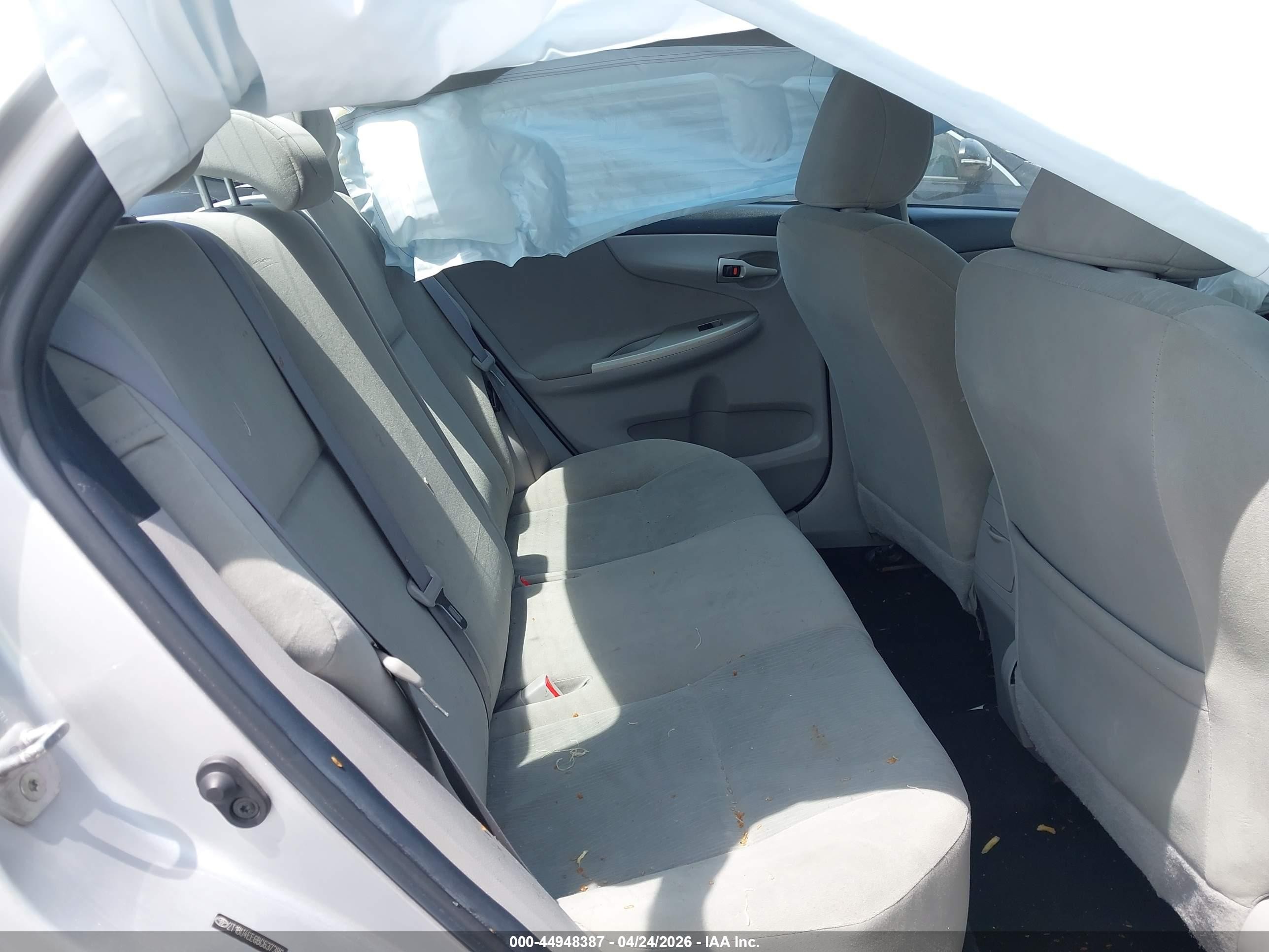 2011 Toyota Corolla Le Silver vin: 2T1BU4EE6BC637380