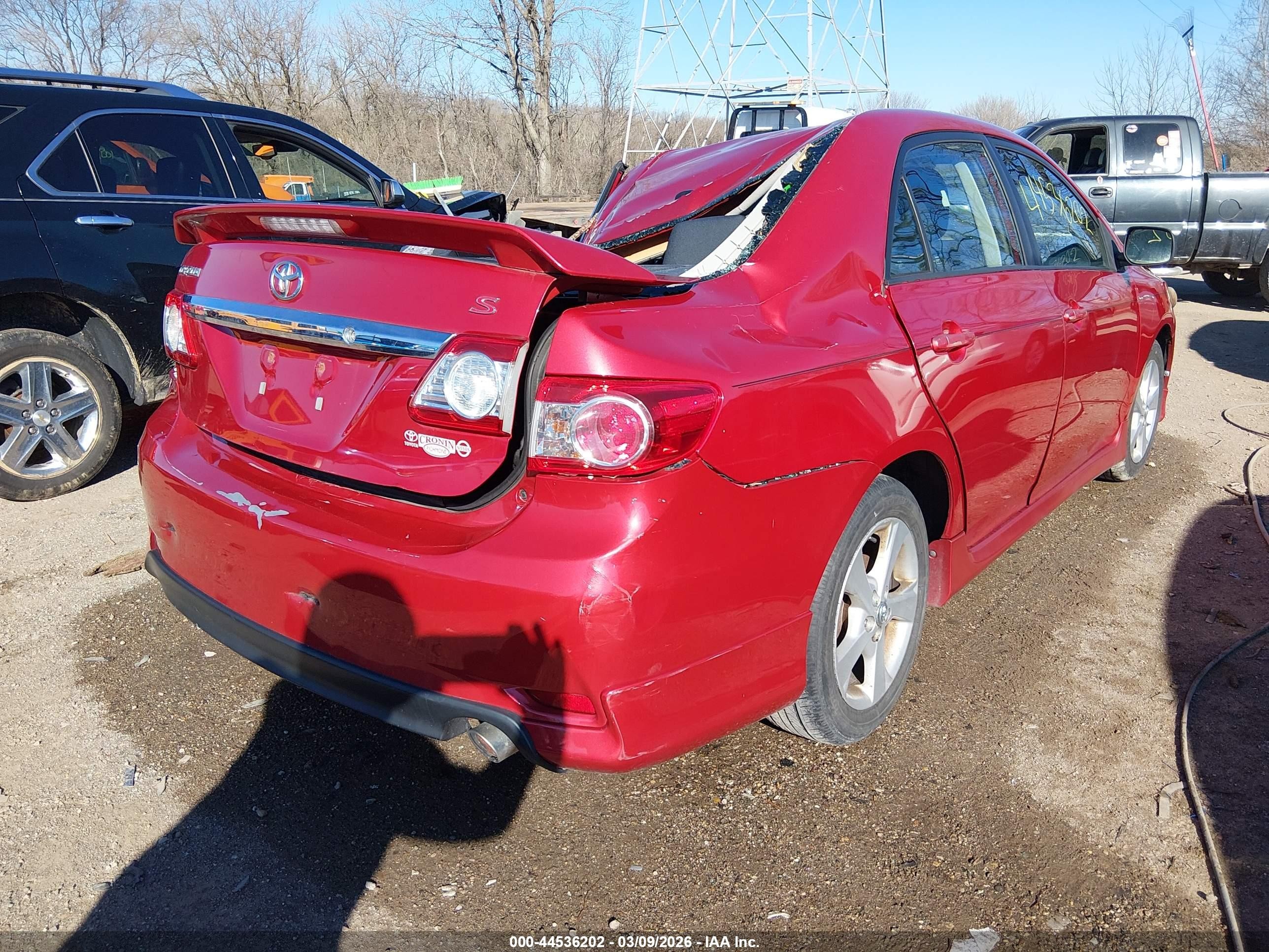 2011 Toyota Corolla S Красный vin: 2T1BU4EE6BC660156