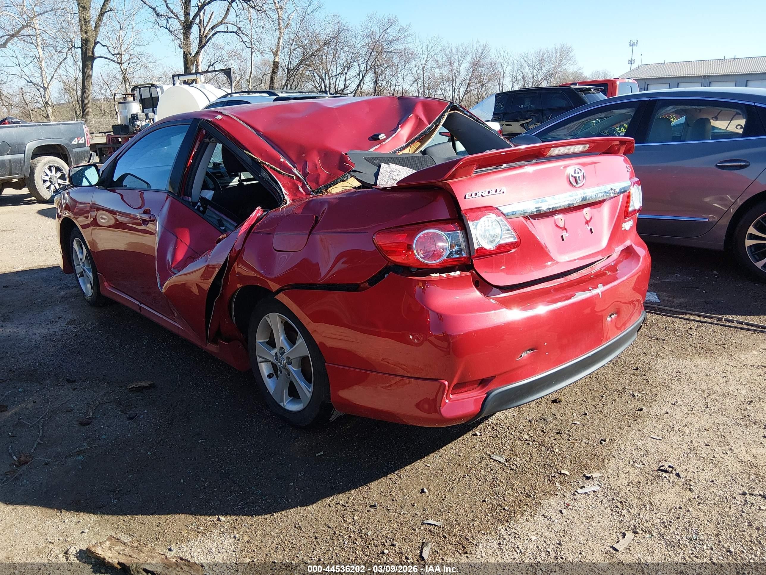 2011 Toyota Corolla S Красный vin: 2T1BU4EE6BC660156