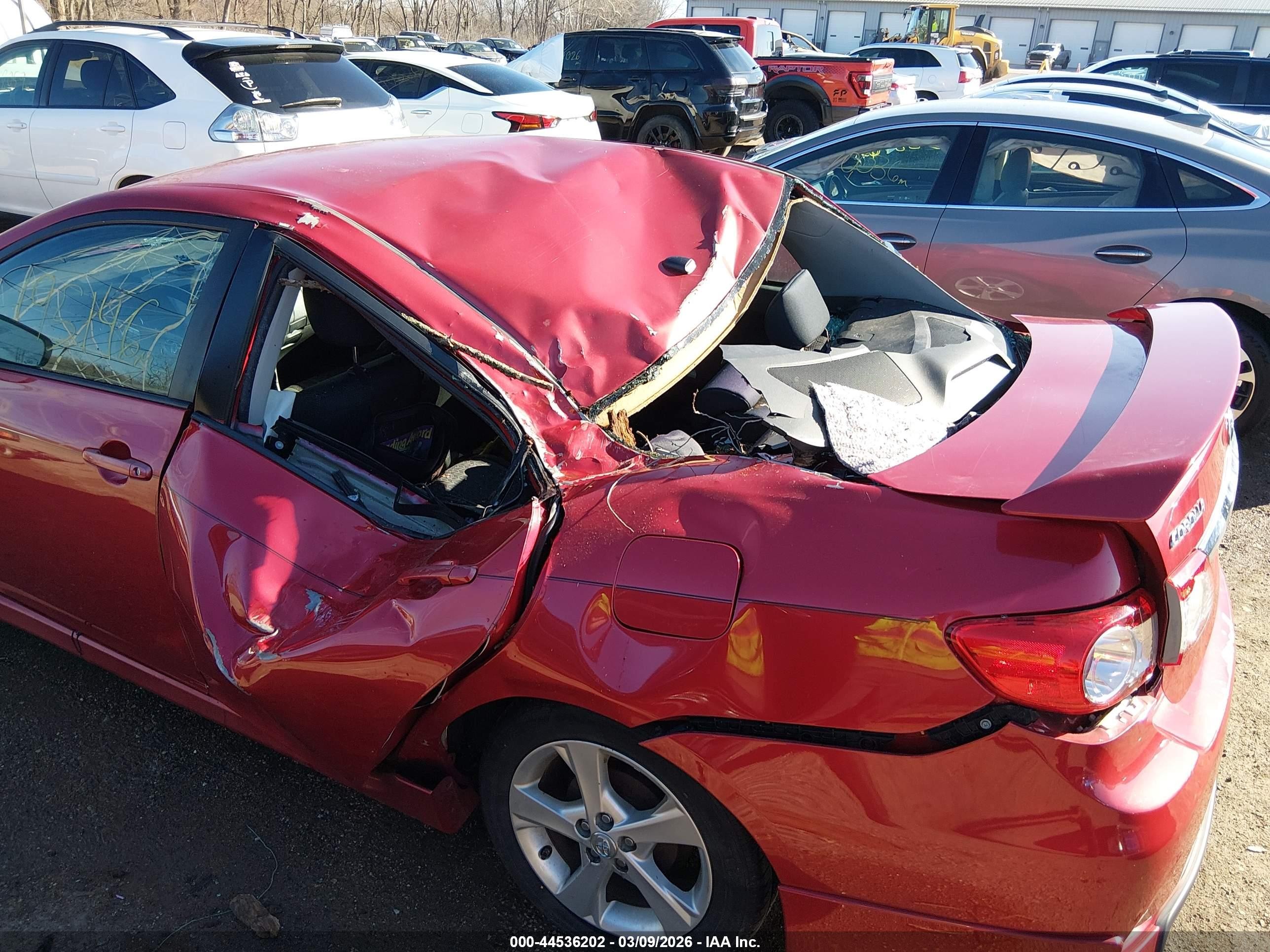 2011 Toyota Corolla S Красный vin: 2T1BU4EE6BC660156