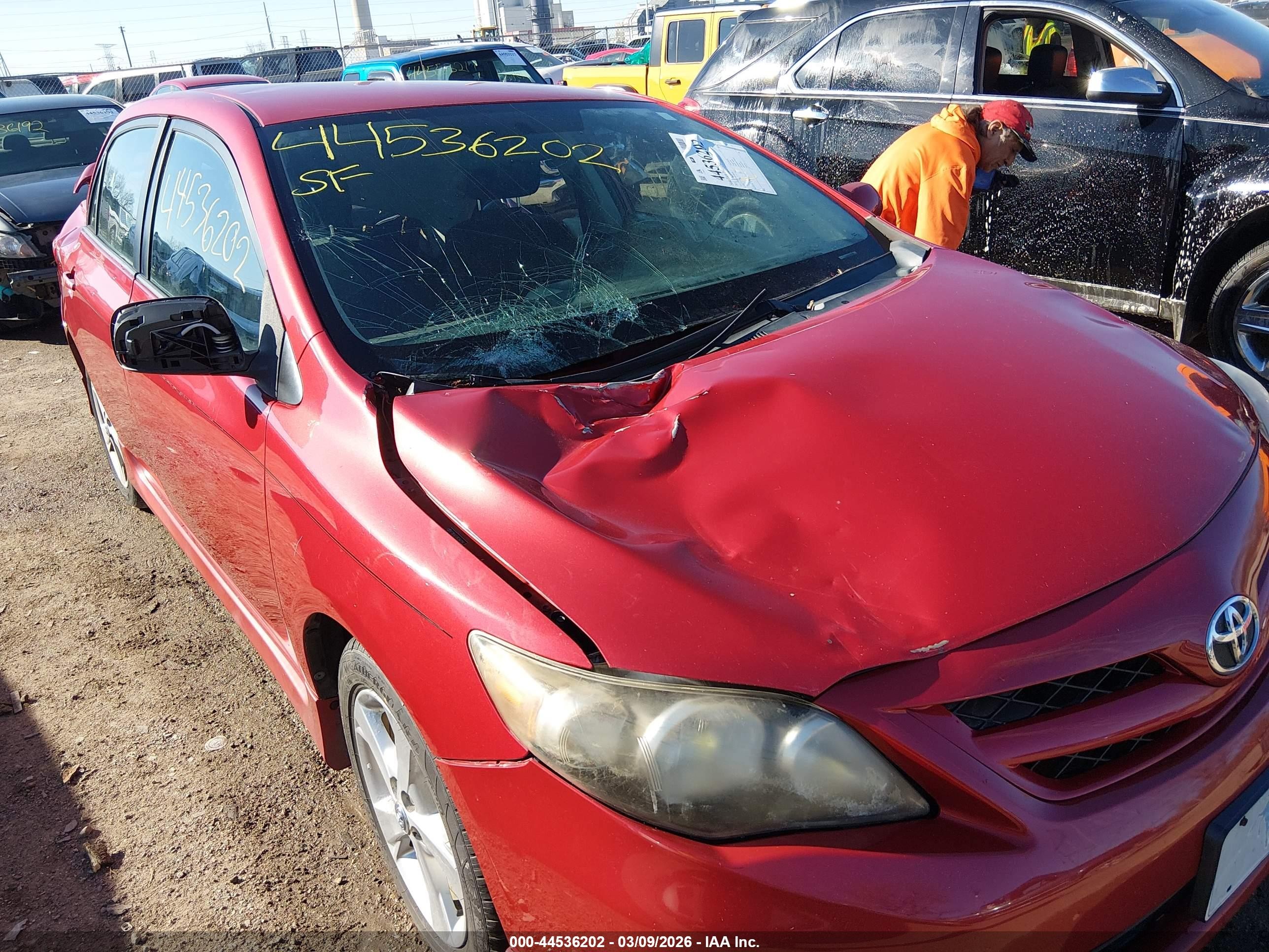 2011 Toyota Corolla S Красный vin: 2T1BU4EE6BC660156