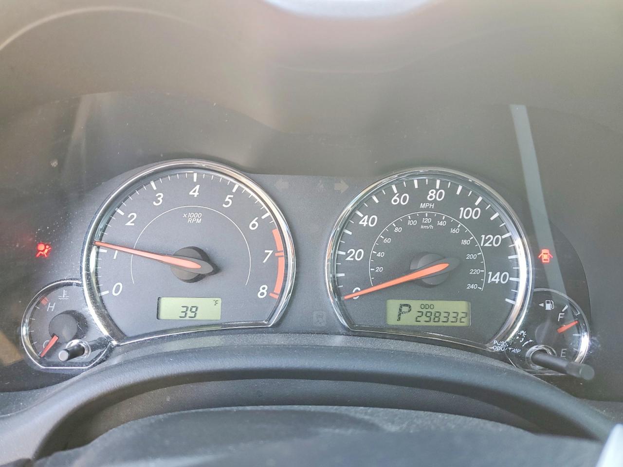 2011 Toyota Corolla Base Серебряный vin: 2T1BU4EE6BC666538