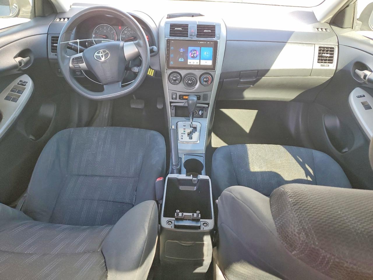 2011 Toyota Corolla Base Серебряный vin: 2T1BU4EE6BC666538