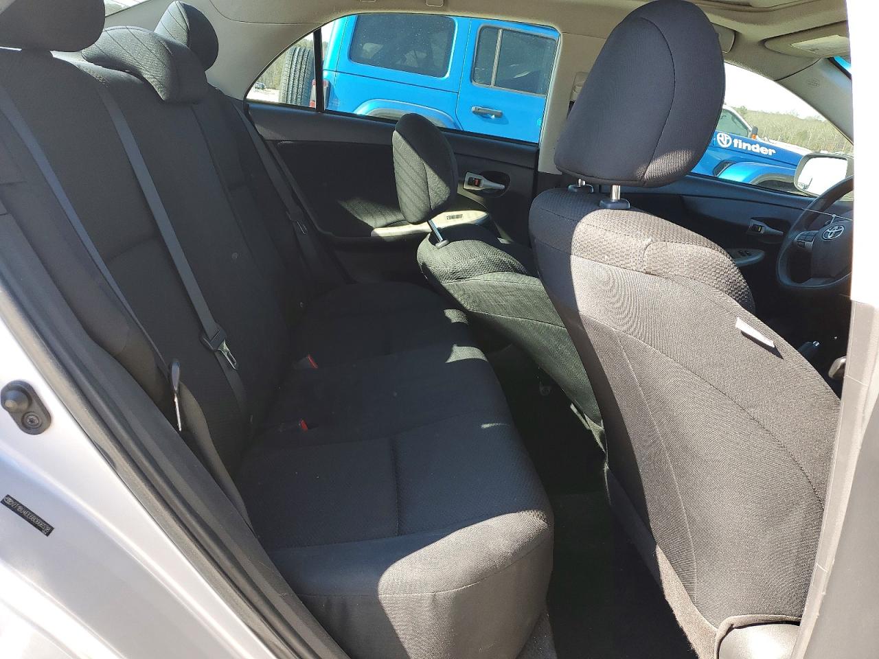 2011 Toyota Corolla Base Серебряный vin: 2T1BU4EE6BC666538