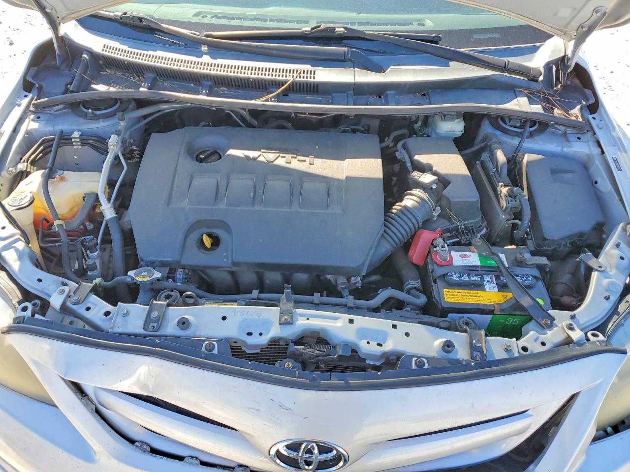 2011 Toyota Corolla Base Серебряный vin: 2T1BU4EE6BC666538