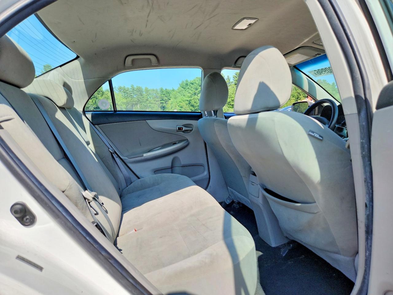 2011 Toyota Corolla Le White vin: 2T1BU4EE6BC707542