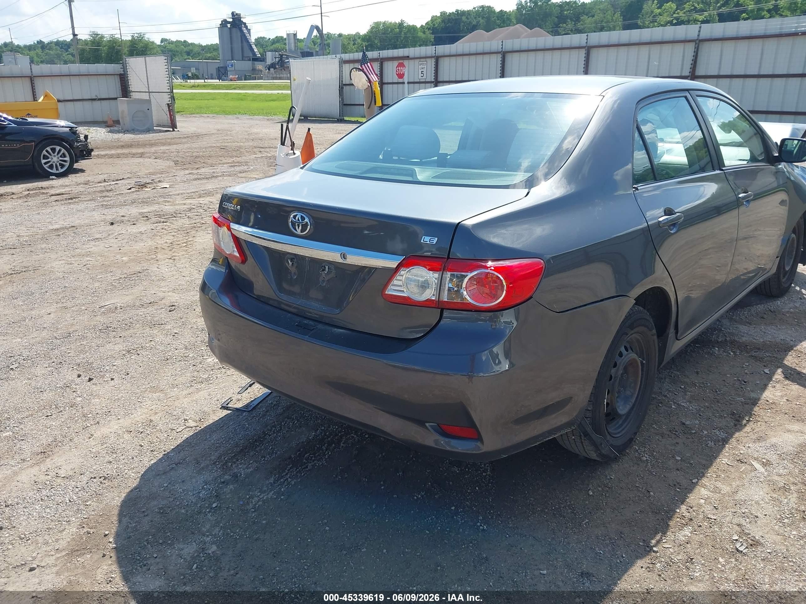 2011 Toyota Corolla Le Gray vin: 2T1BU4EE6BC727788