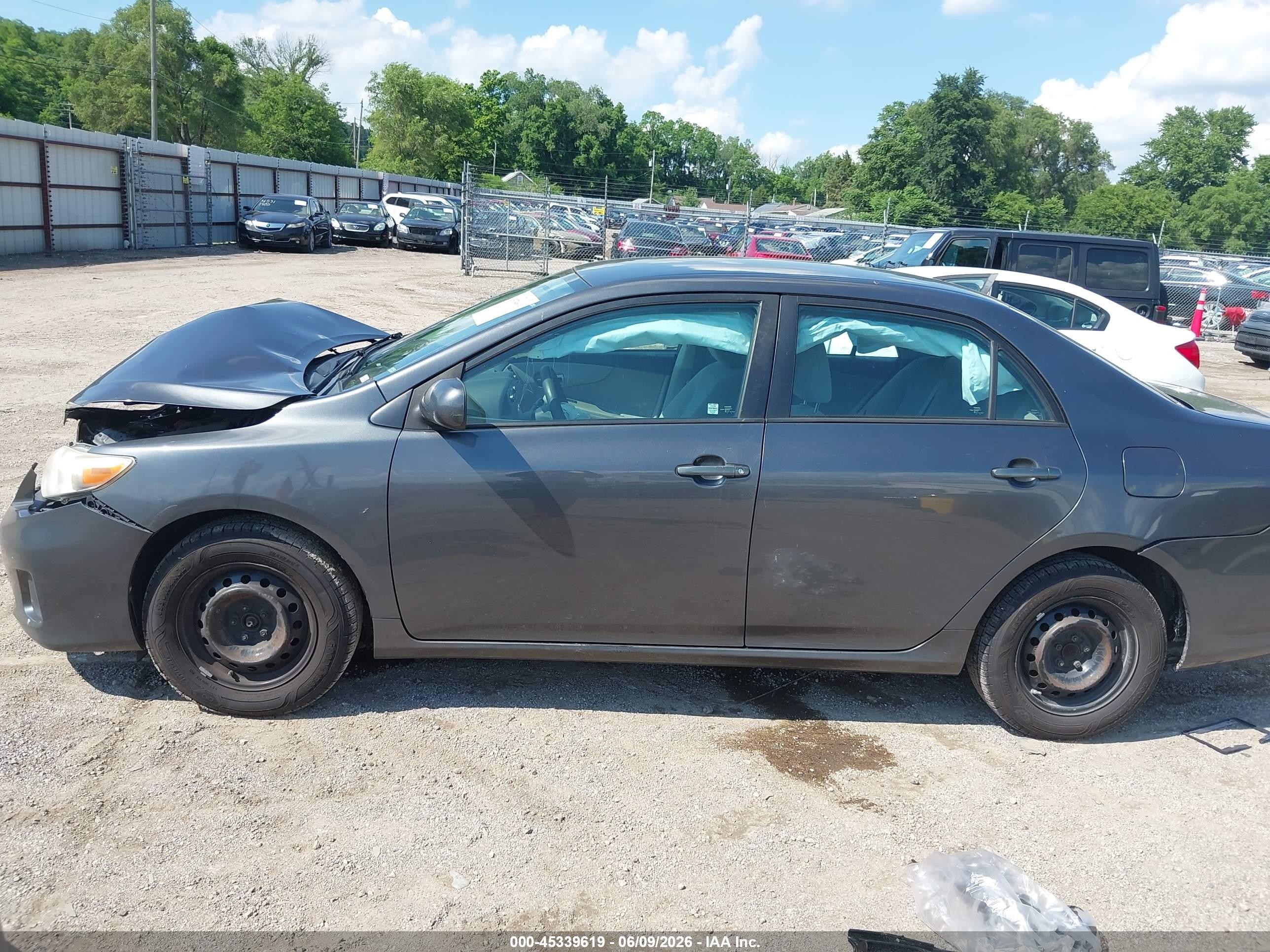 2011 Toyota Corolla Le Gray vin: 2T1BU4EE6BC727788