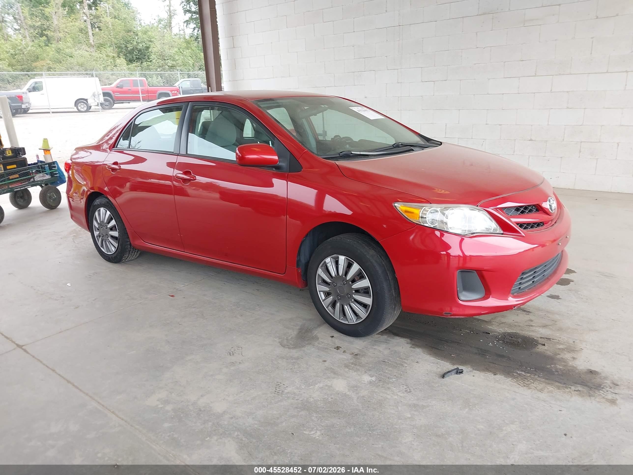 2011 Toyota Corolla Le Red vin: 2T1BU4EE6BC737818