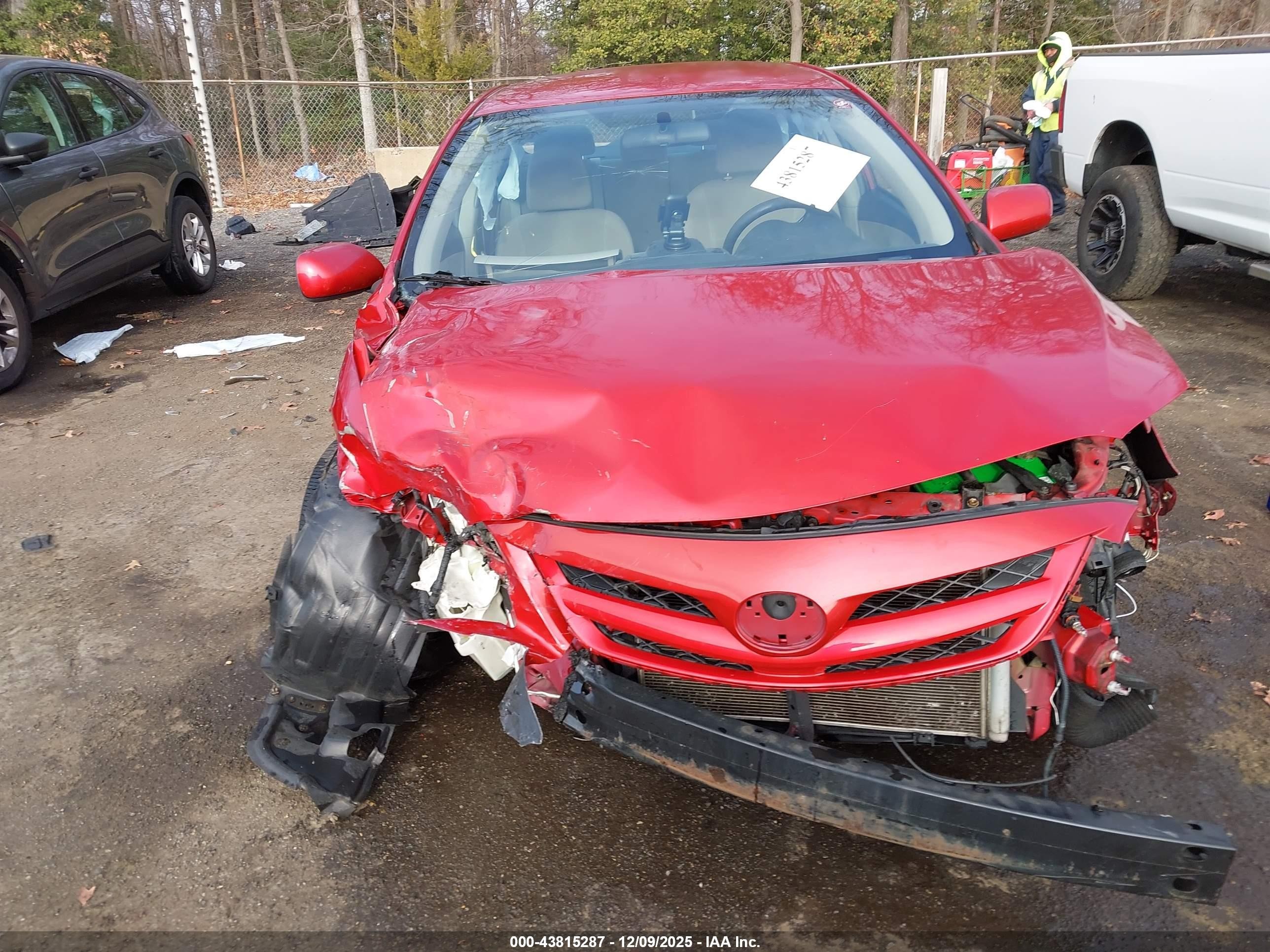 2012 Toyota Corolla Le Red vin: 2T1BU4EE6CC791654