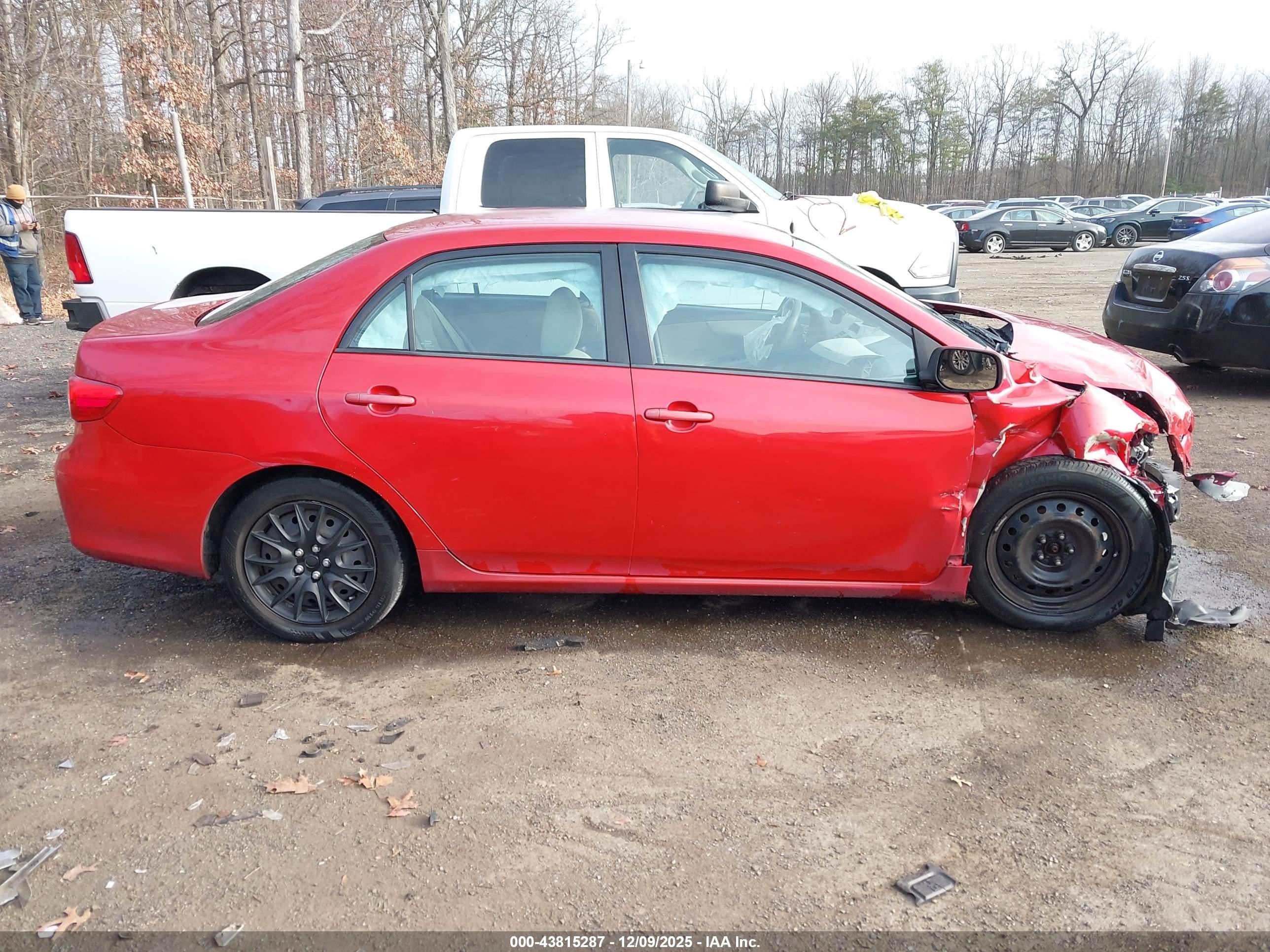 2012 Toyota Corolla Le Red vin: 2T1BU4EE6CC791654