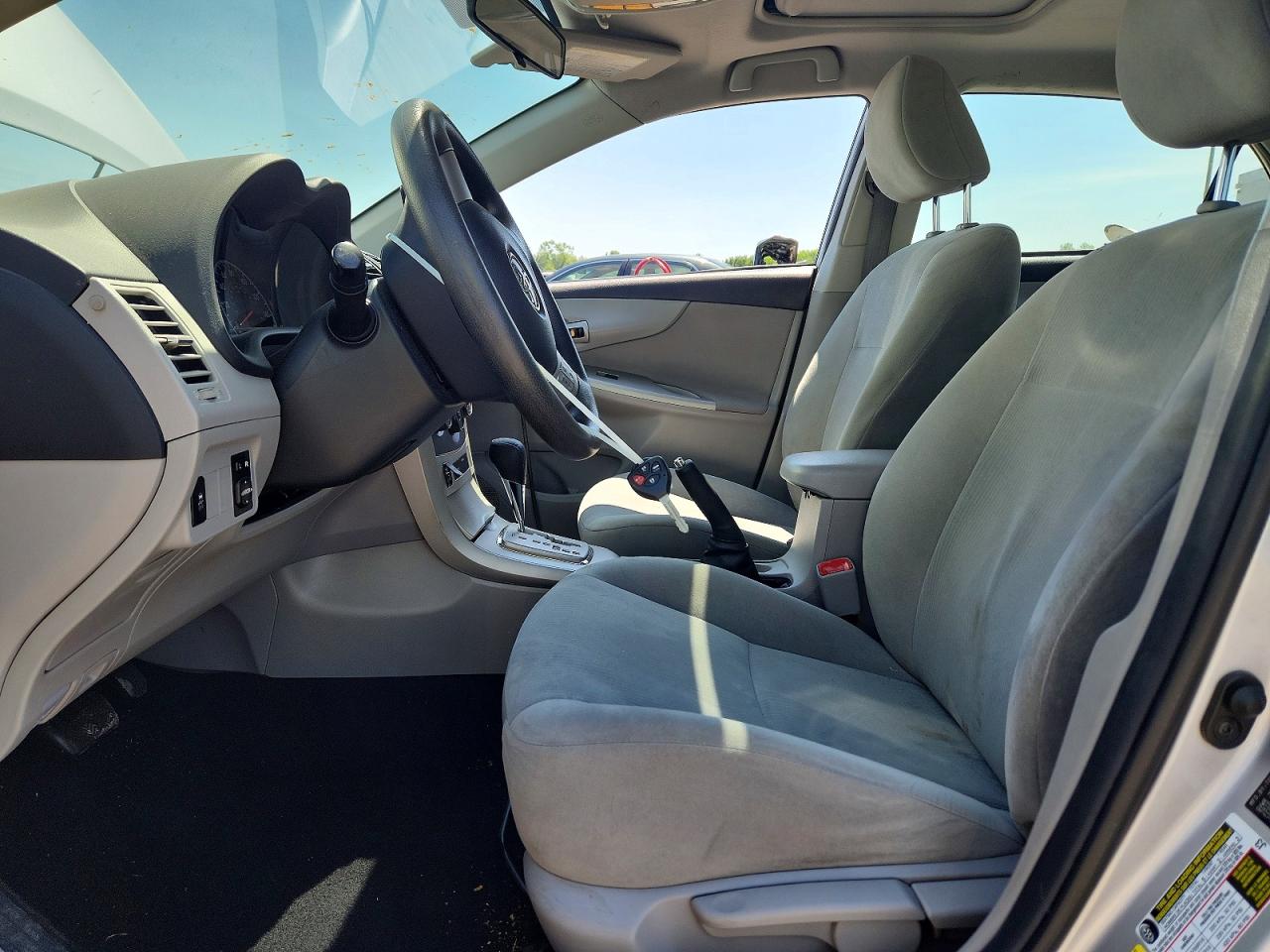 2012 Toyota Corolla Le Silver vin: 2T1BU4EE6CC818609