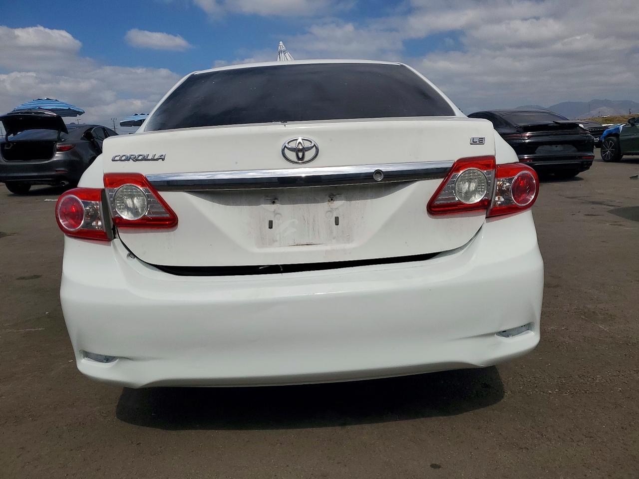 2012 Toyota Corolla Le White vin: 2T1BU4EE6CC840061