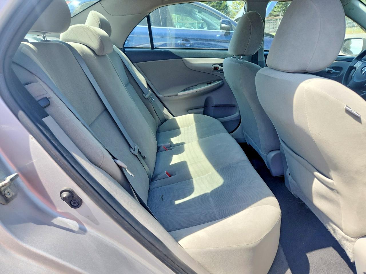2012 Toyota Corolla Le Silver vin: 2T1BU4EE6CC876901
