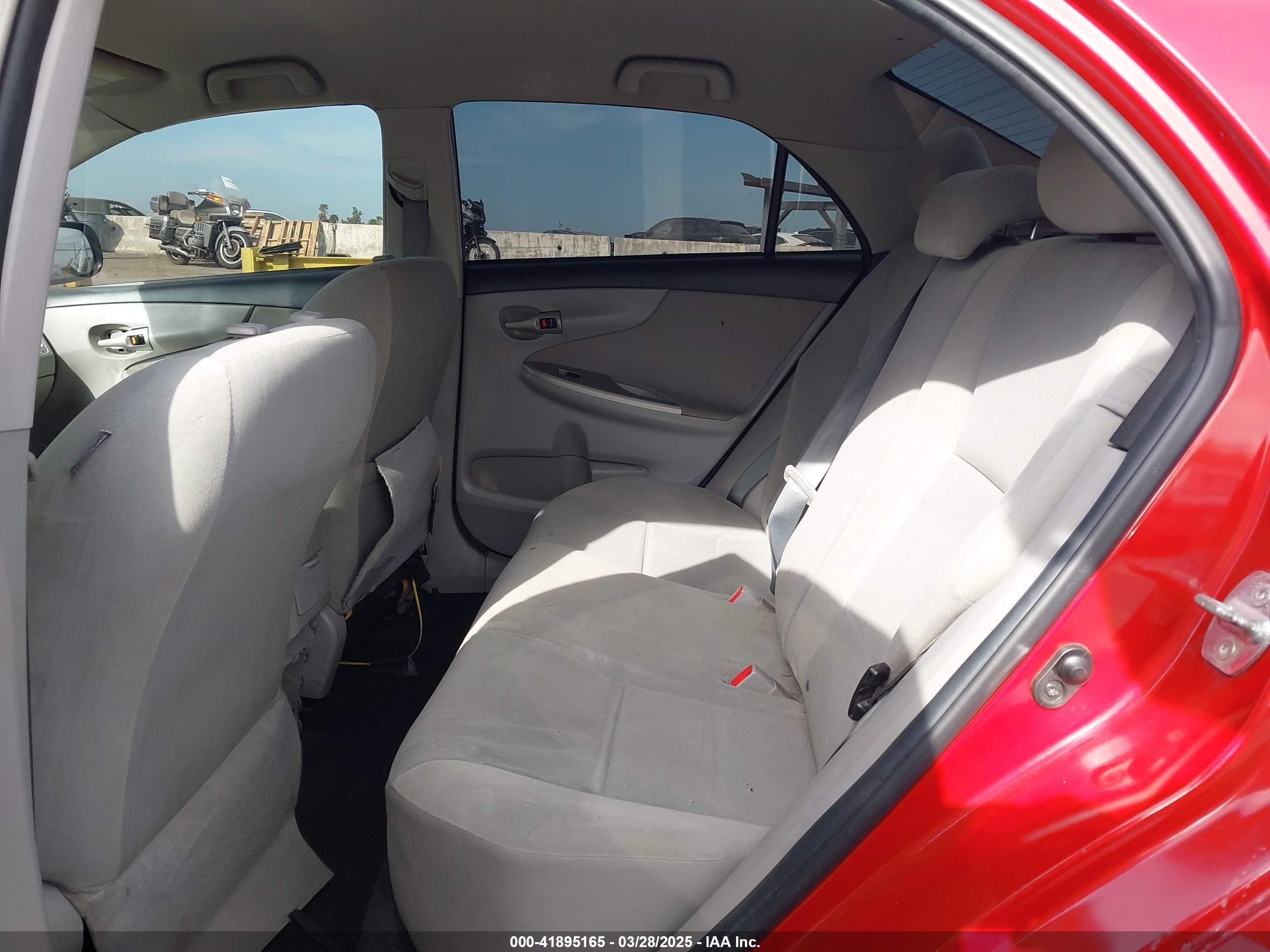 2013 Toyota Corolla Le Red vin: 2T1BU4EE6DC001111