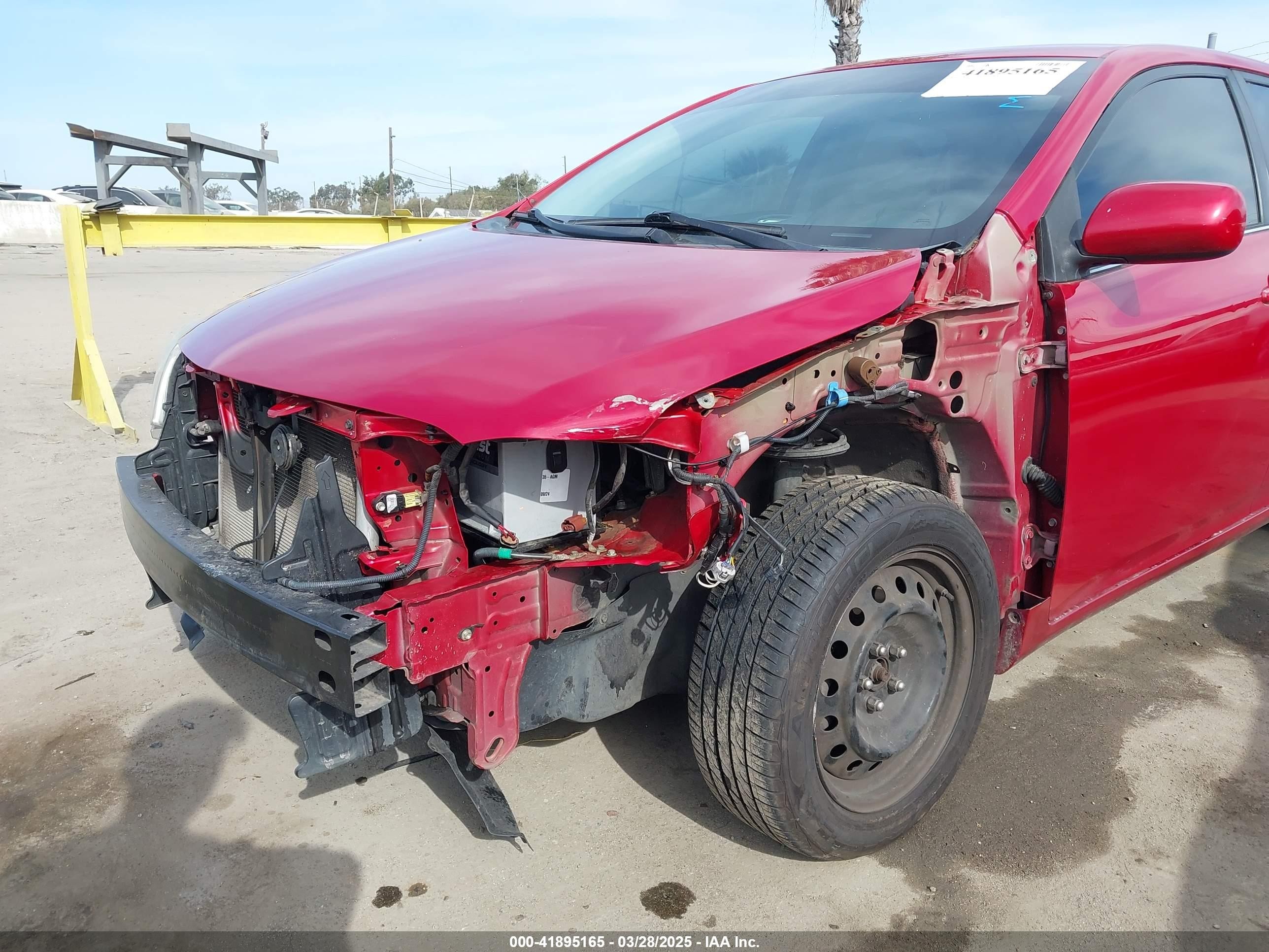 2013 Toyota Corolla Le Red vin: 2T1BU4EE6DC001111