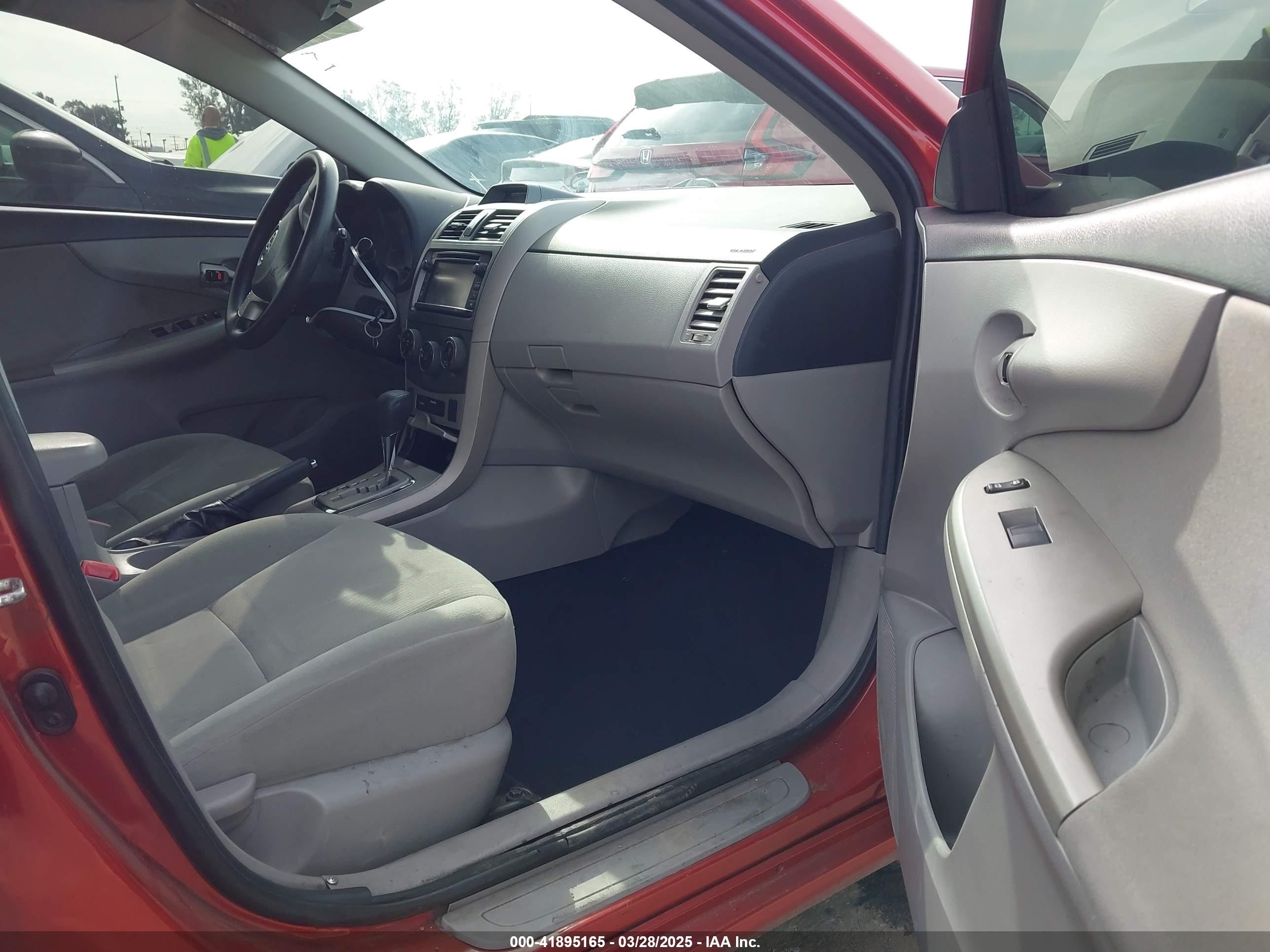 2013 Toyota Corolla Le Red vin: 2T1BU4EE6DC001111