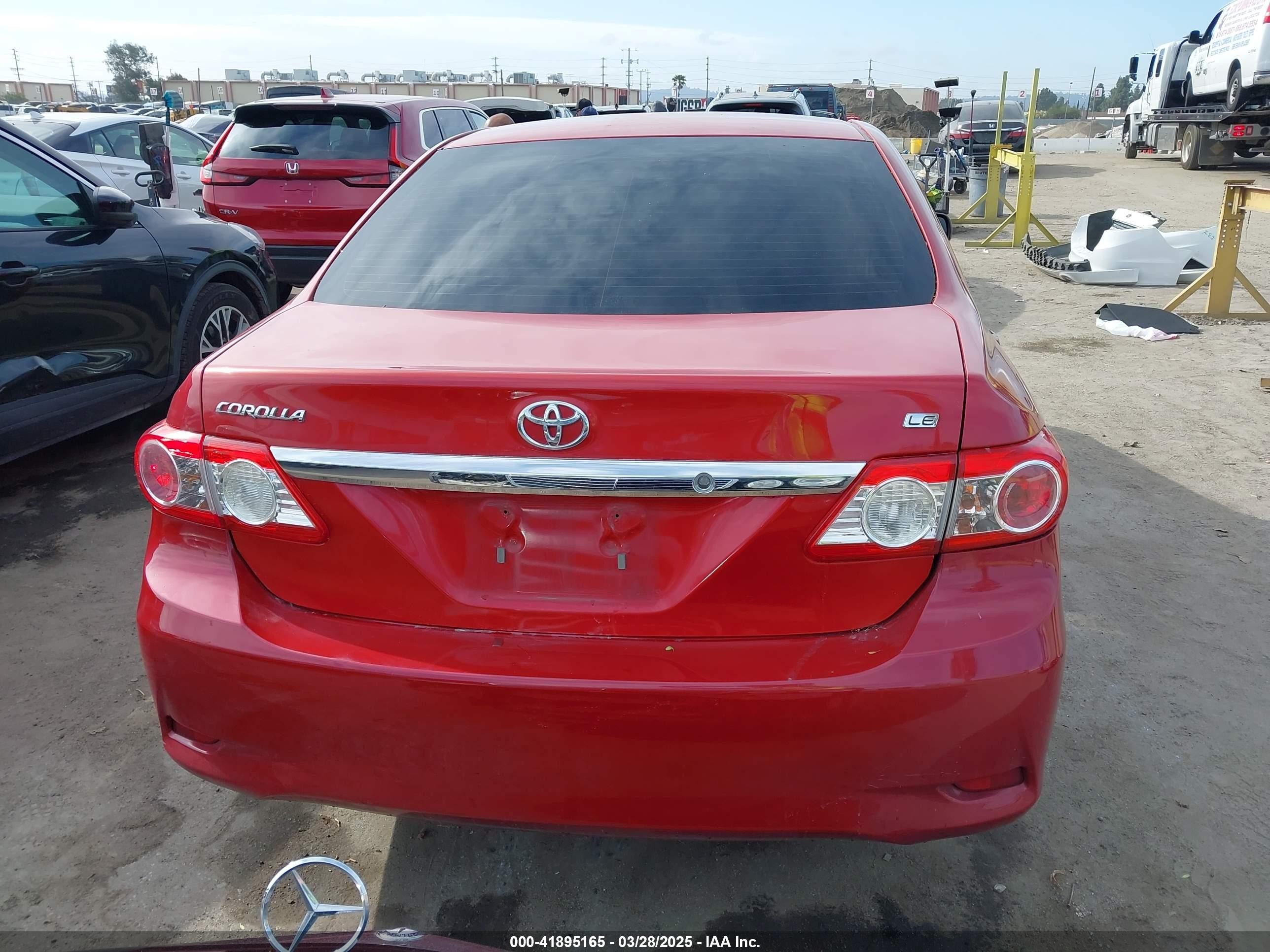2013 Toyota Corolla Le Red vin: 2T1BU4EE6DC001111