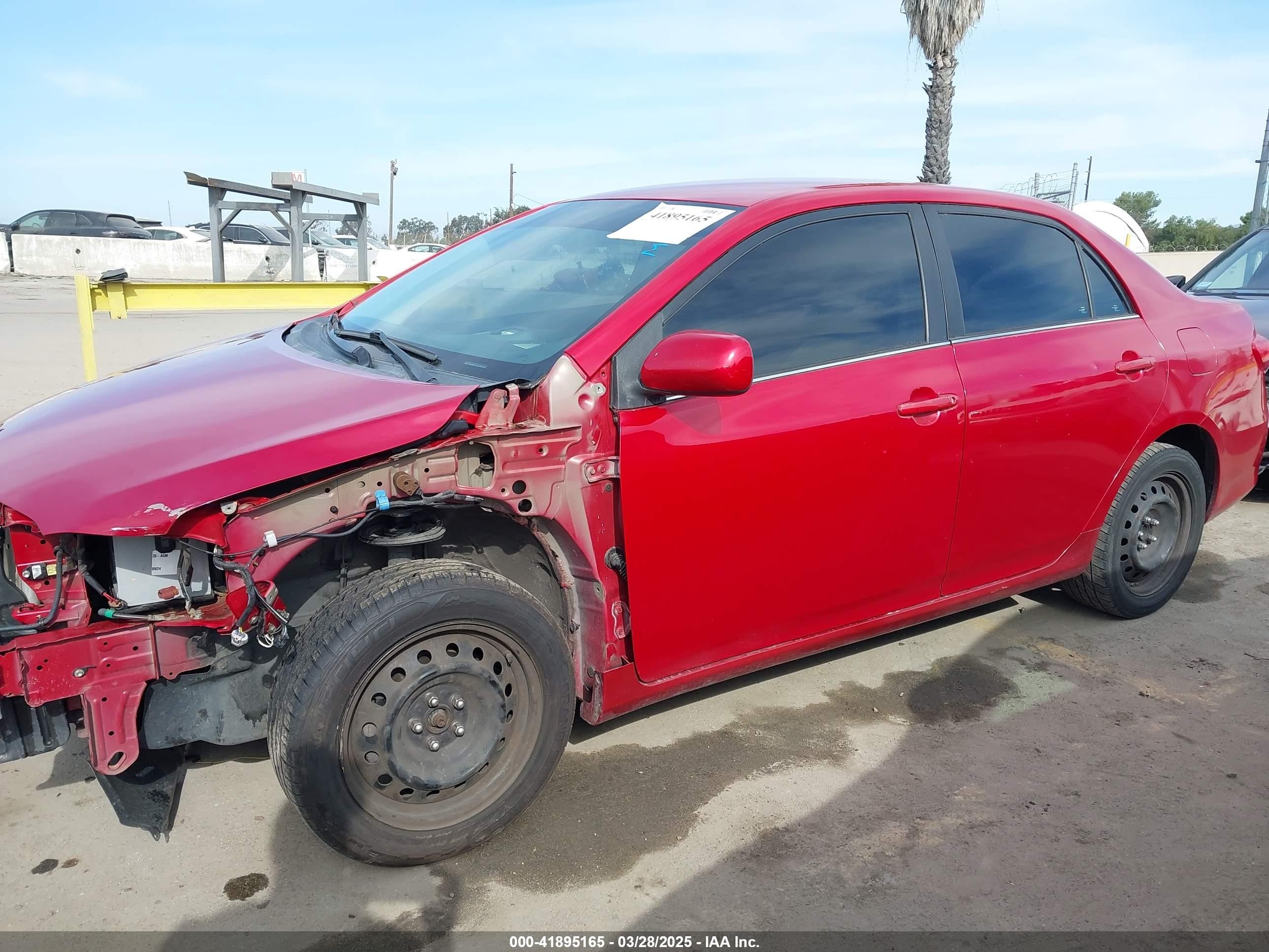 2013 Toyota Corolla Le Red vin: 2T1BU4EE6DC001111