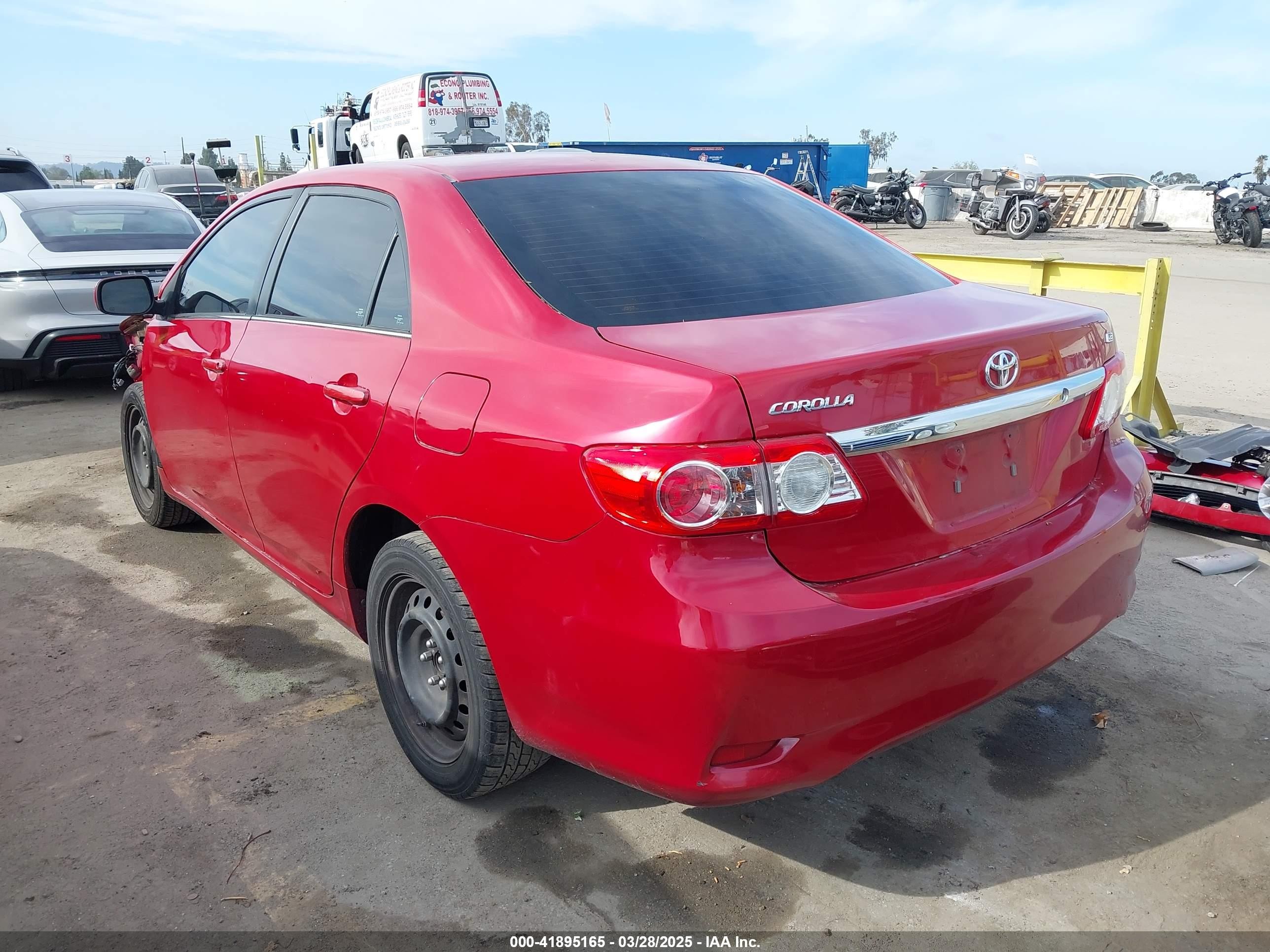 2013 Toyota Corolla Le Red vin: 2T1BU4EE6DC001111
