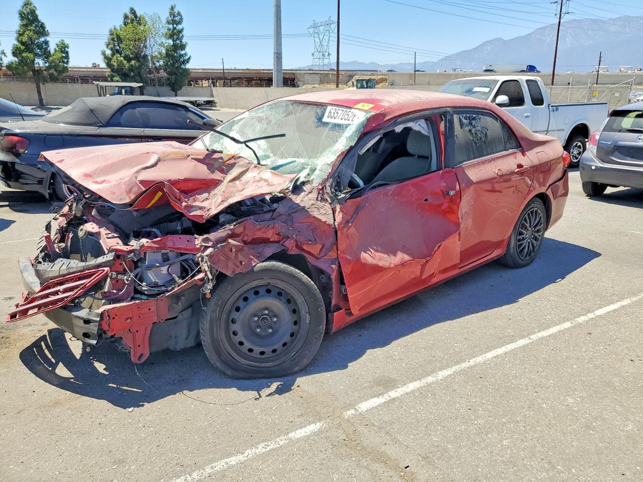 2013 Toyota Corolla Le Red vin: 2T1BU4EE6DC001111