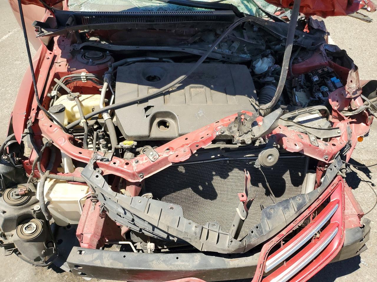 2013 Toyota Corolla Le Red vin: 2T1BU4EE6DC001111