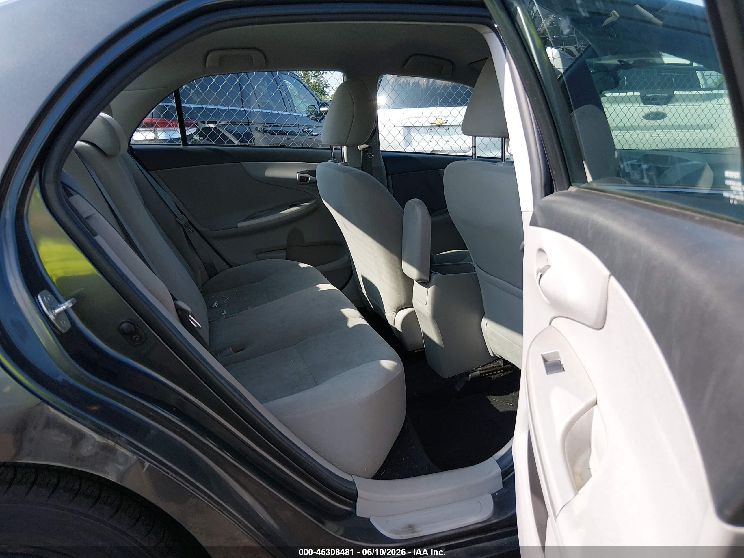 2013 Toyota Corolla Le Gray vin: 2T1BU4EE6DC008270