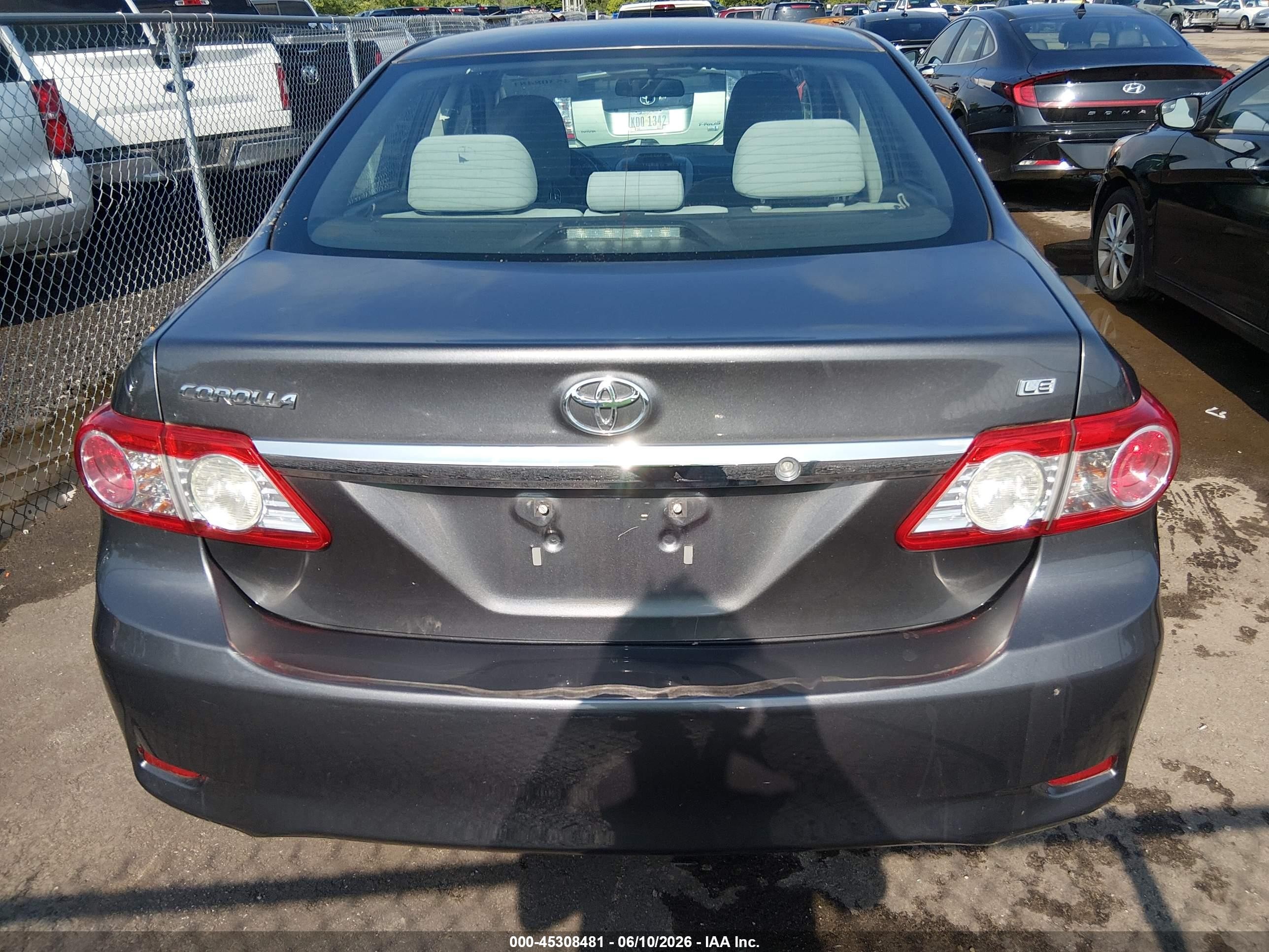 2013 Toyota Corolla Le Gray vin: 2T1BU4EE6DC008270