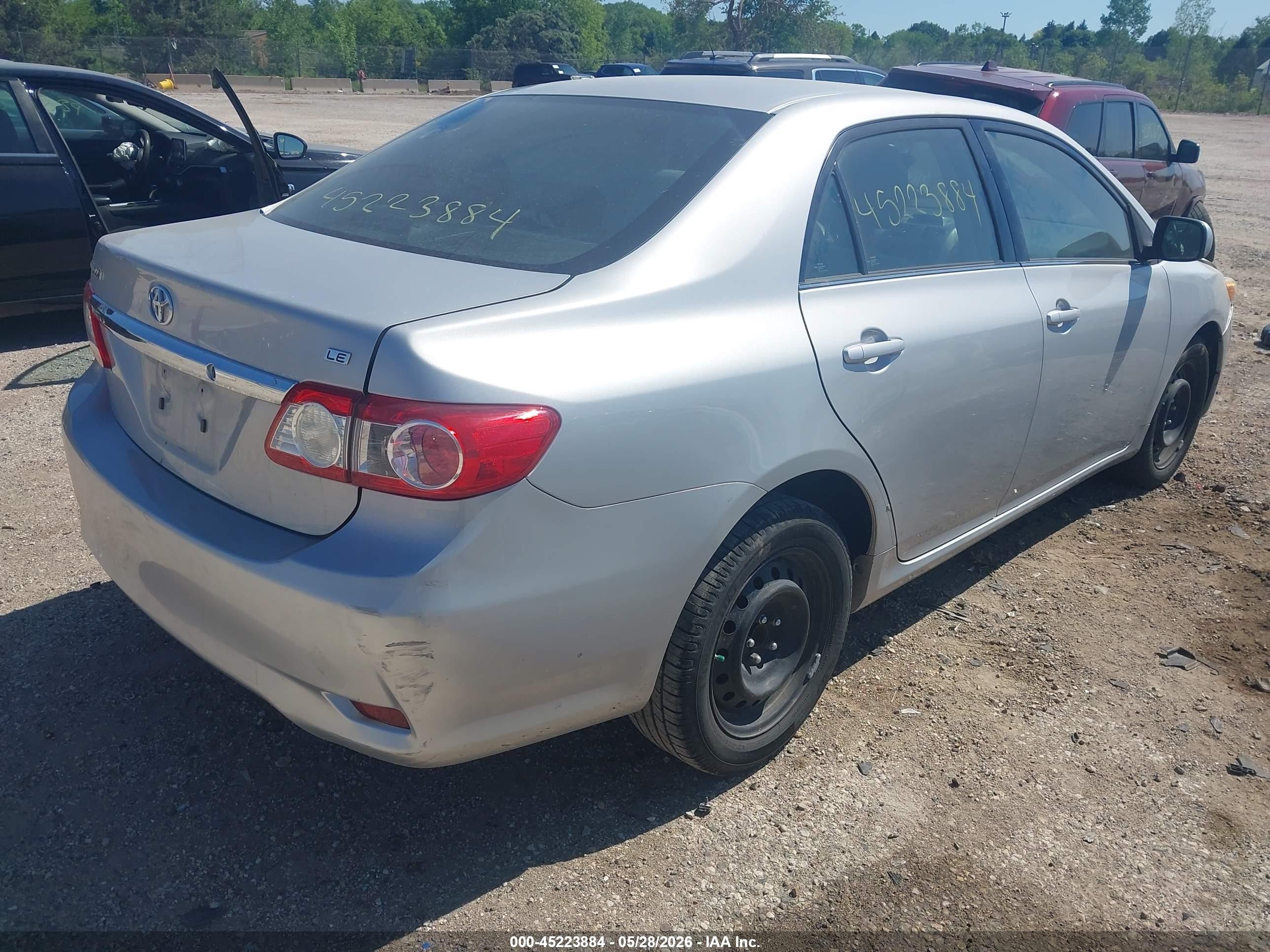 2013 Toyota Corolla Le Silver vin: 2T1BU4EE6DC010553