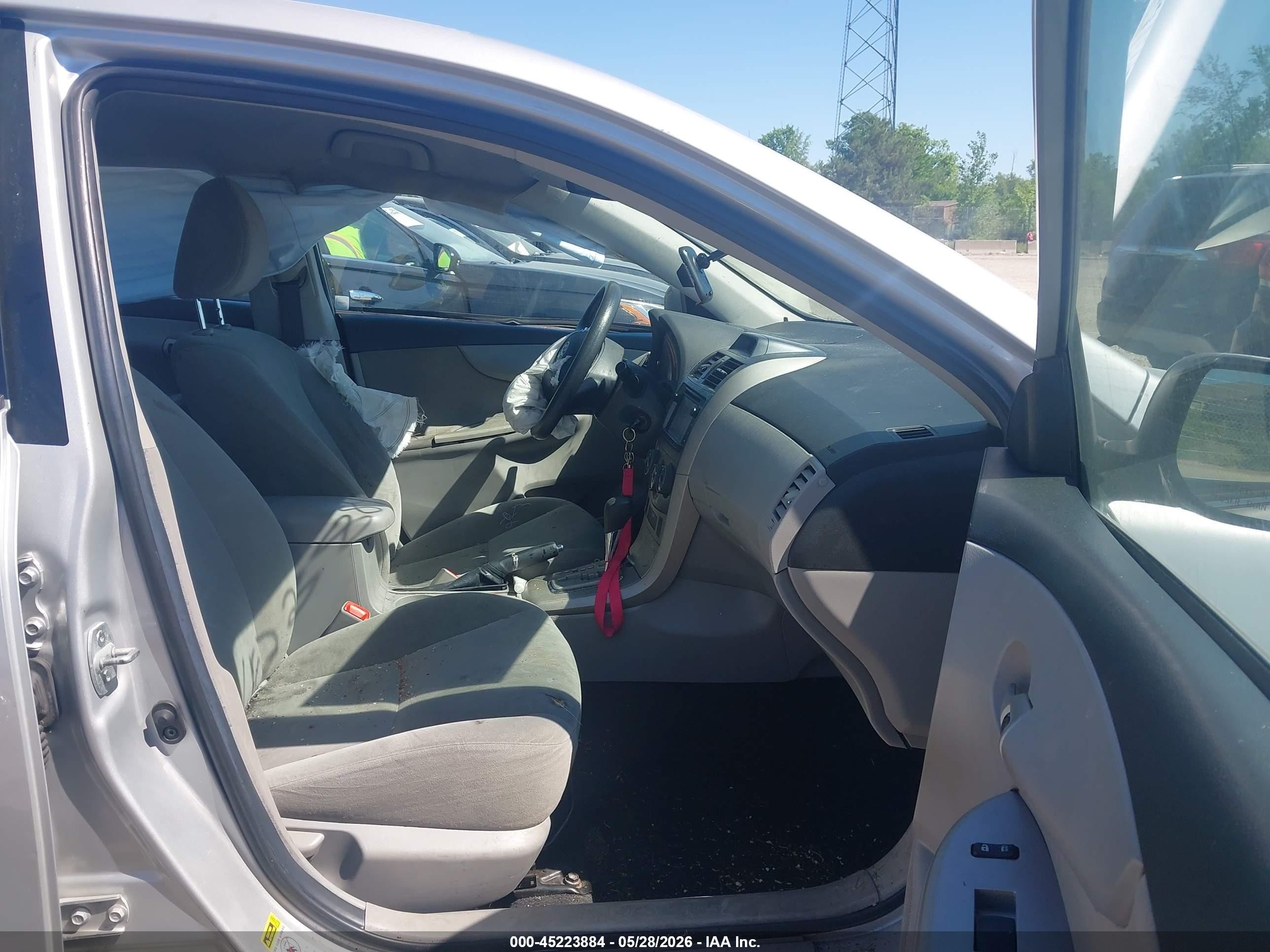 2013 Toyota Corolla Le Silver vin: 2T1BU4EE6DC010553