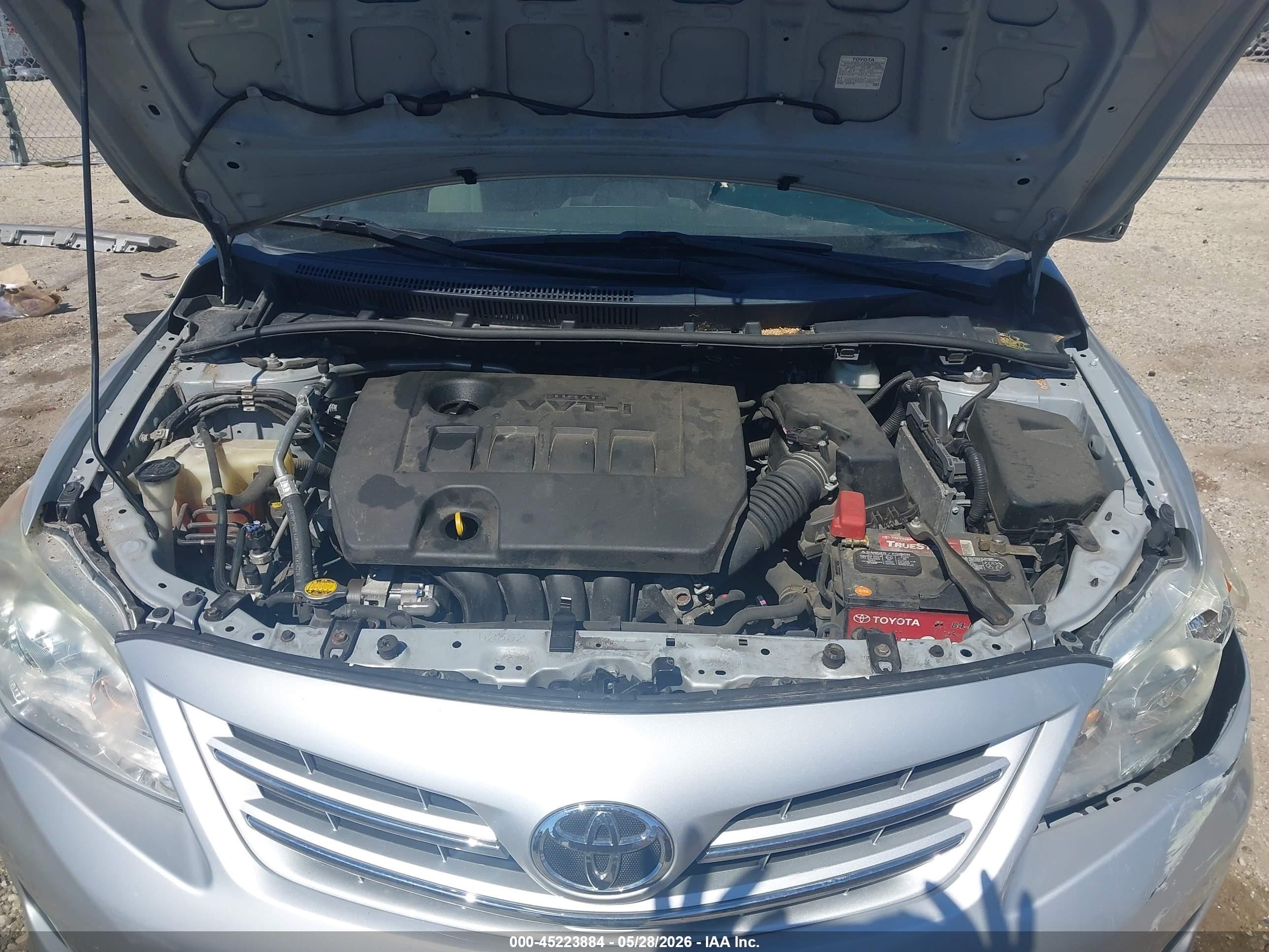 2013 Toyota Corolla Le Silver vin: 2T1BU4EE6DC010553