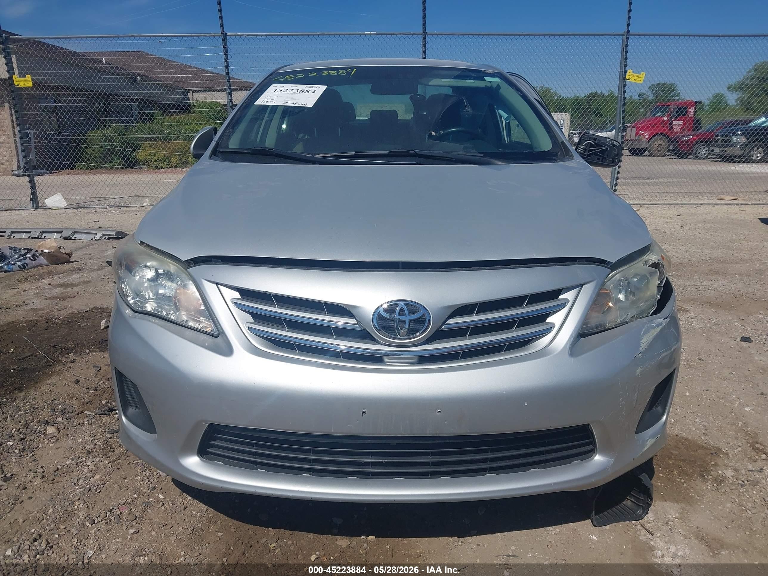 2013 Toyota Corolla Le Silver vin: 2T1BU4EE6DC010553
