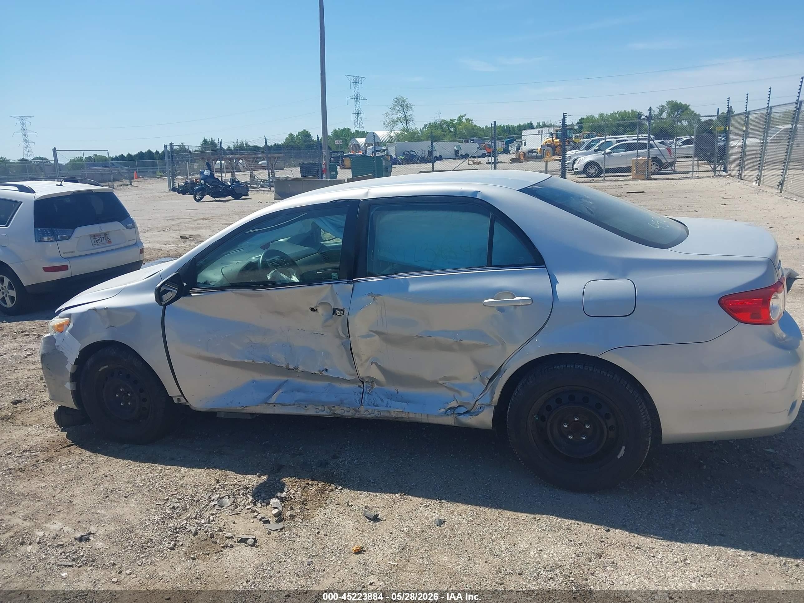 2013 Toyota Corolla Le Silver vin: 2T1BU4EE6DC010553