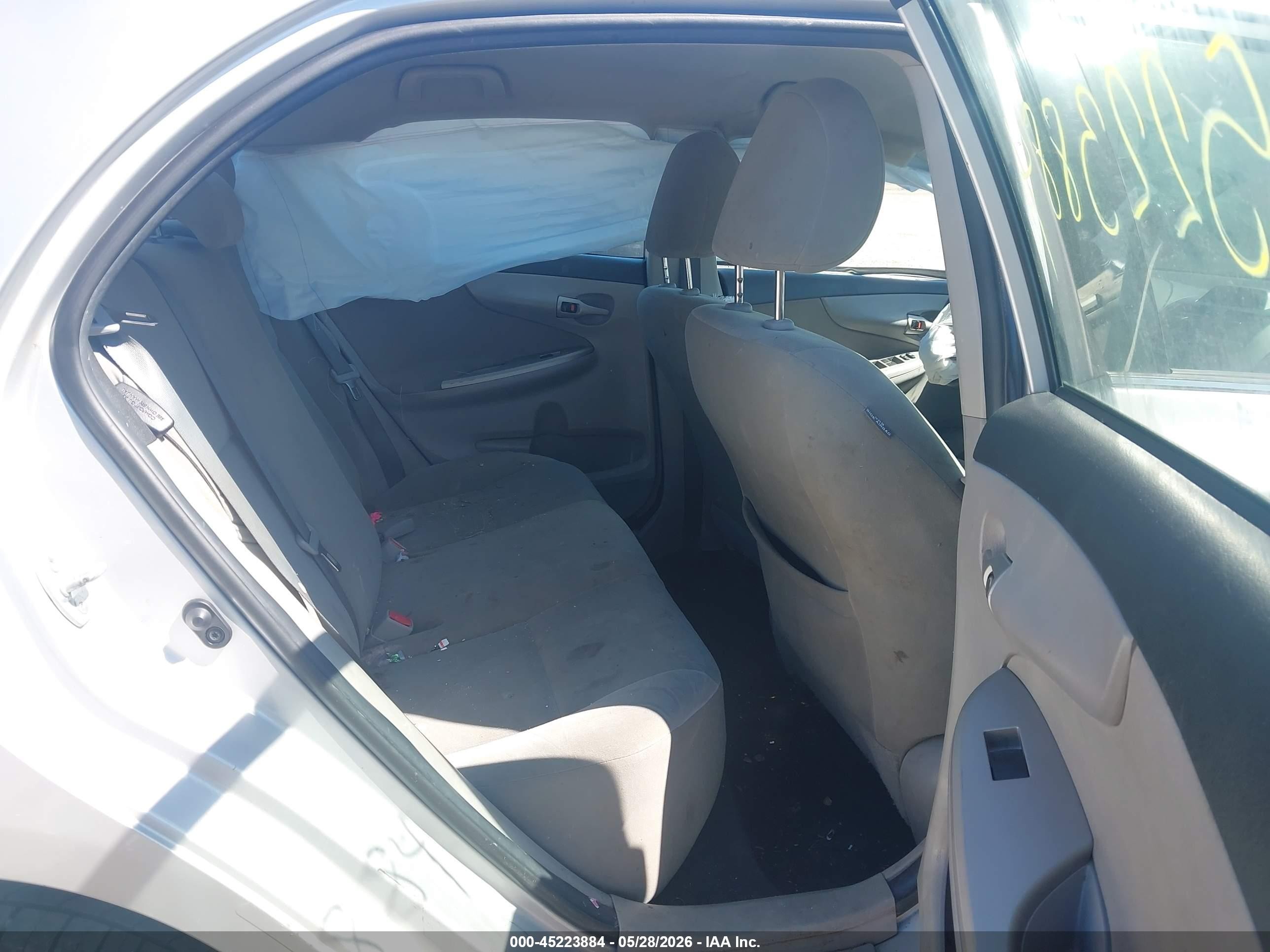 2013 Toyota Corolla Le Silver vin: 2T1BU4EE6DC010553
