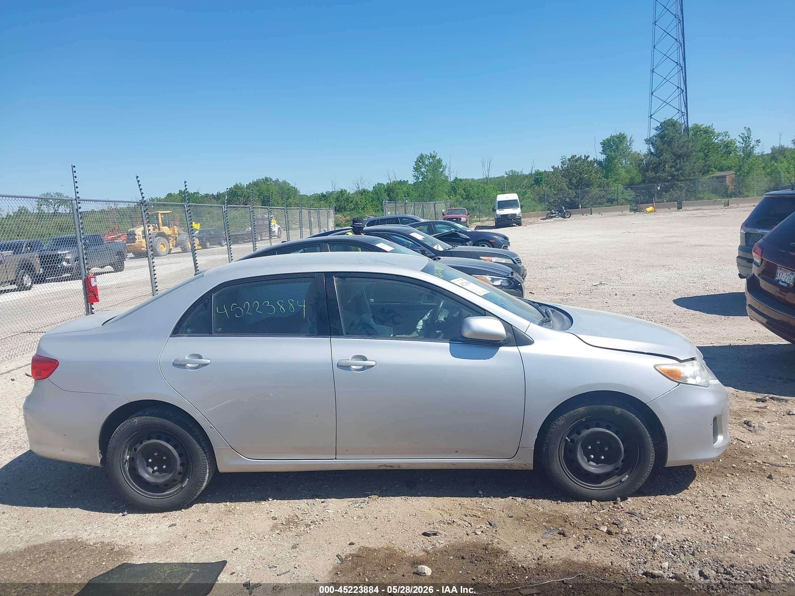 2013 Toyota Corolla Le Silver vin: 2T1BU4EE6DC010553