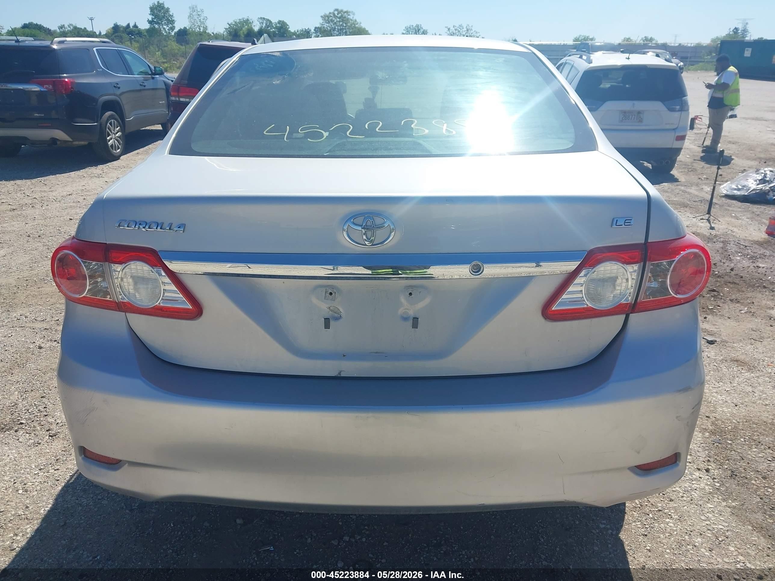 2013 Toyota Corolla Le Silver vin: 2T1BU4EE6DC010553