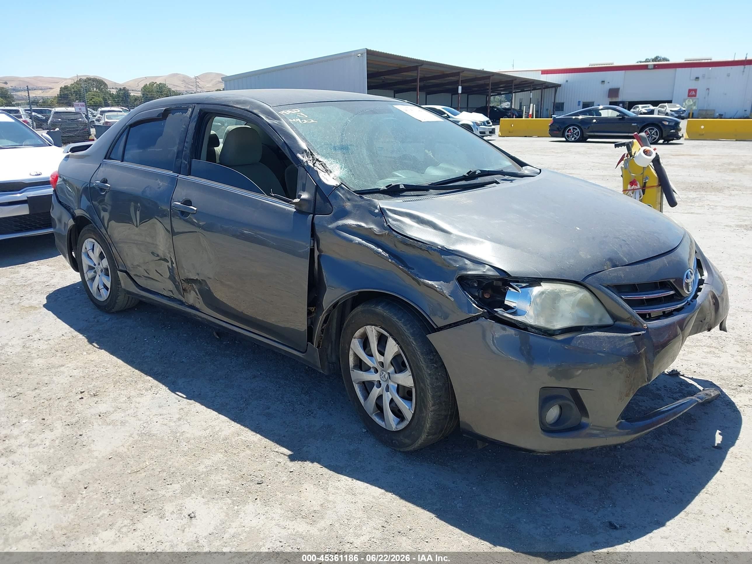 2013 Toyota Corolla Le Gray vin: 2T1BU4EE6DC011427