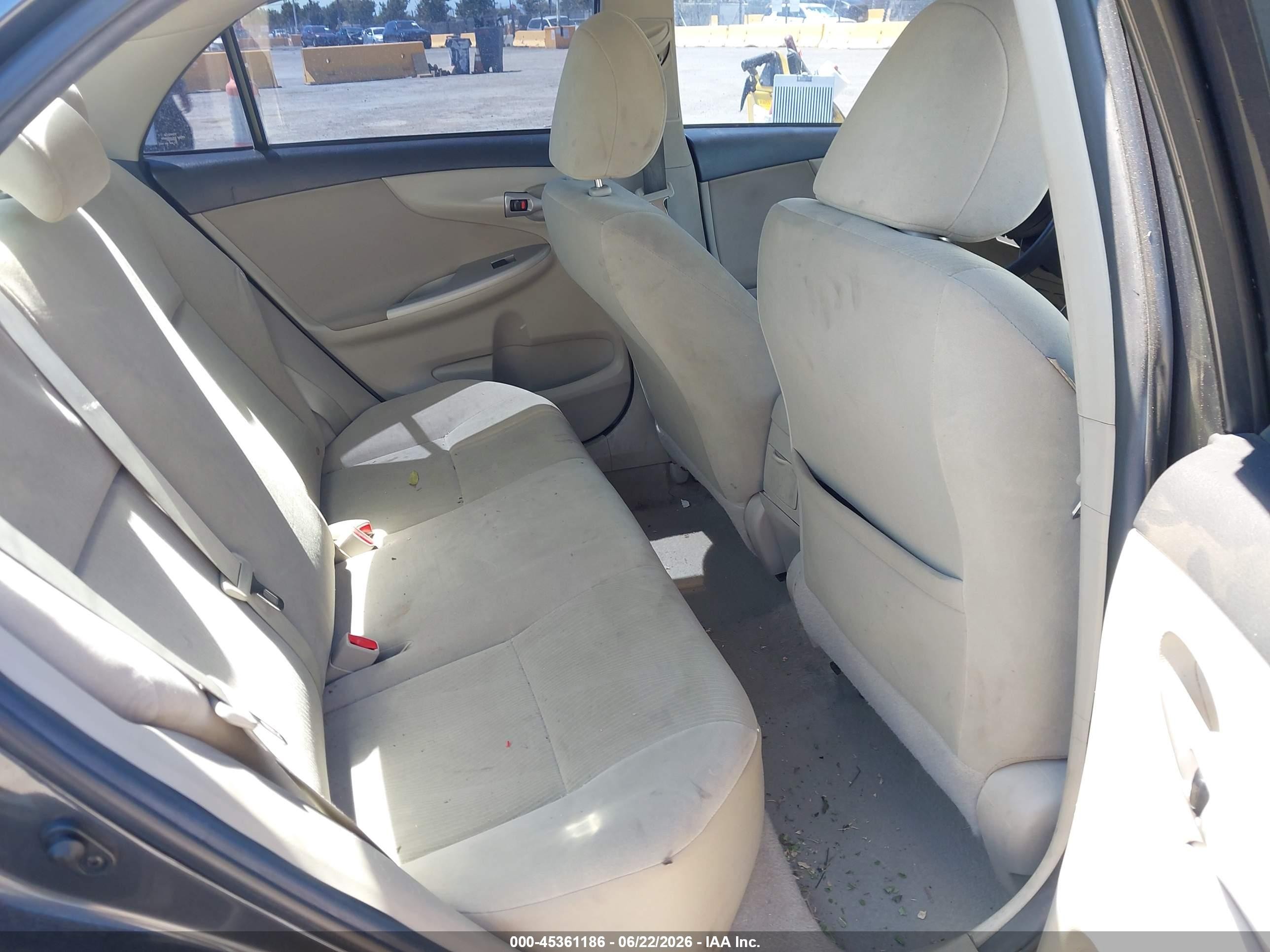 2013 Toyota Corolla Le Gray vin: 2T1BU4EE6DC011427