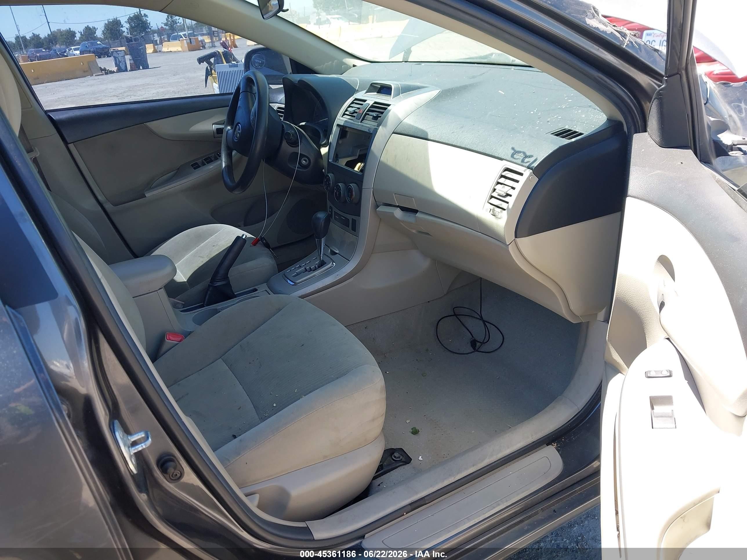 2013 Toyota Corolla Le Gray vin: 2T1BU4EE6DC011427