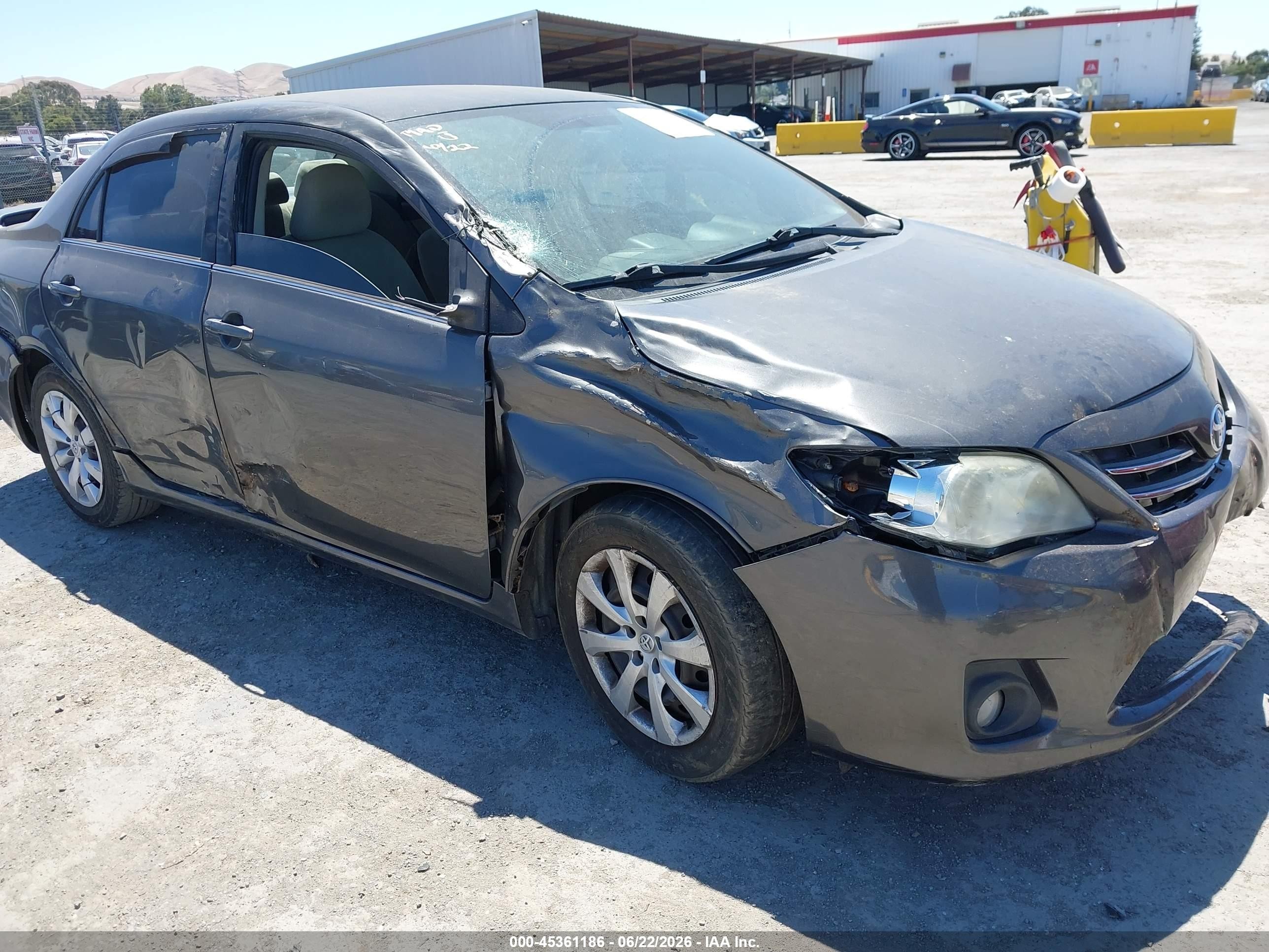 2013 Toyota Corolla Le Gray vin: 2T1BU4EE6DC011427